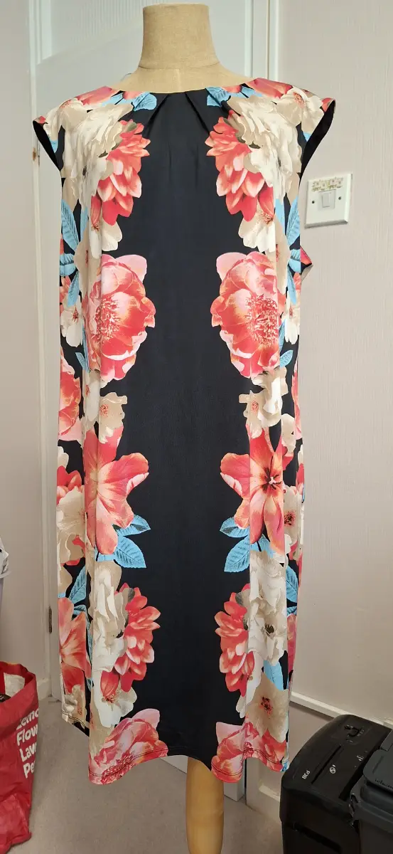 Stylish dress by Wallis, size xl