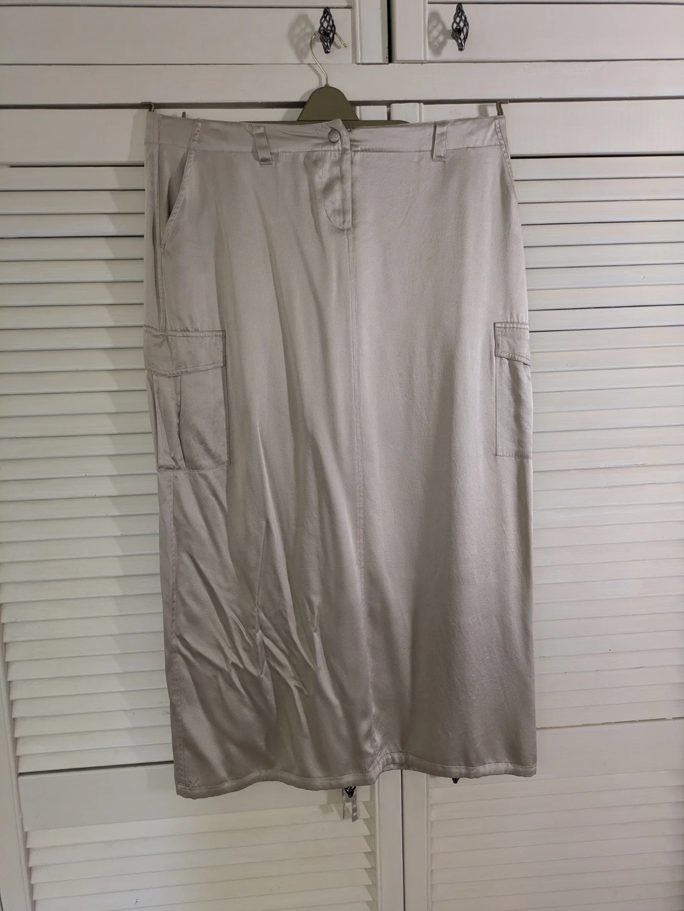 Beautiful gold M&S maxi skirt. Lots of pockets. Slit back. 16,