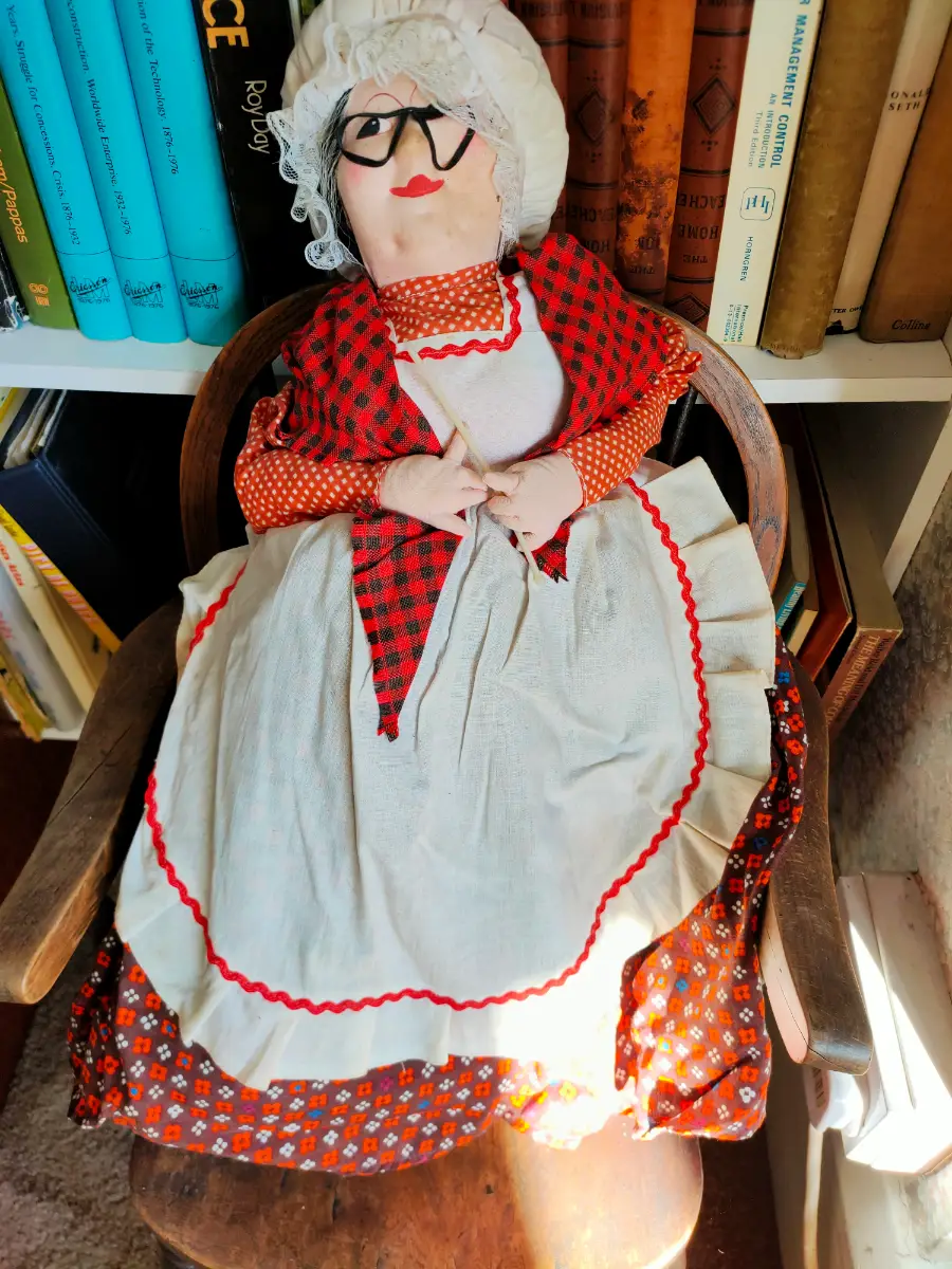 Vintage 1986 Soviet Union Babushka doll samovar cover tea cosy