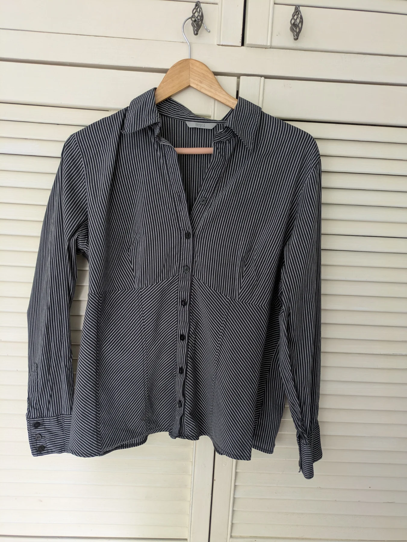 M&S stretchy fitted grey stripe blouse / shirt. Size 18.