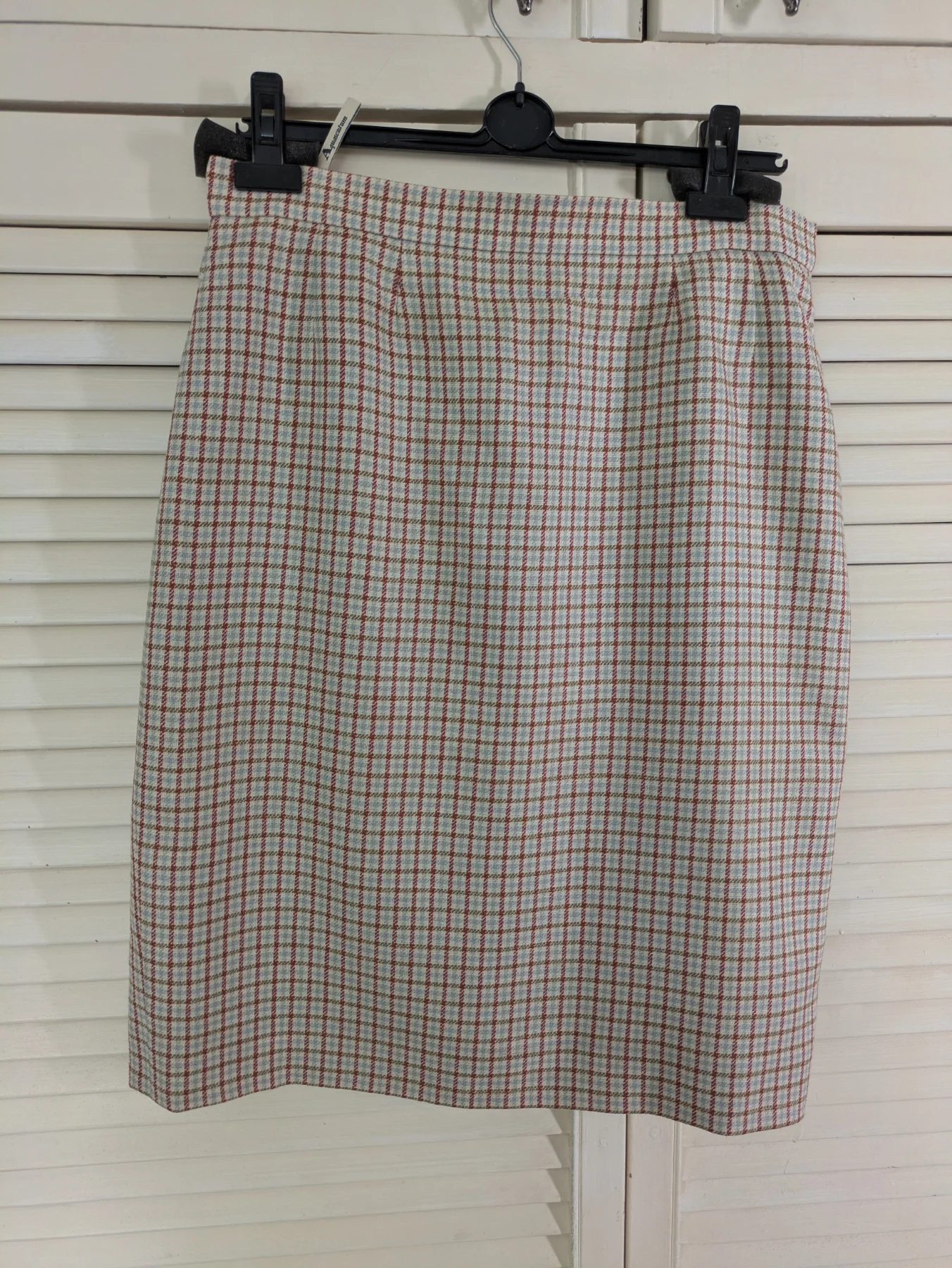 Vintage Aquascutum lined, checked pencil skirt. 32 inch waist.