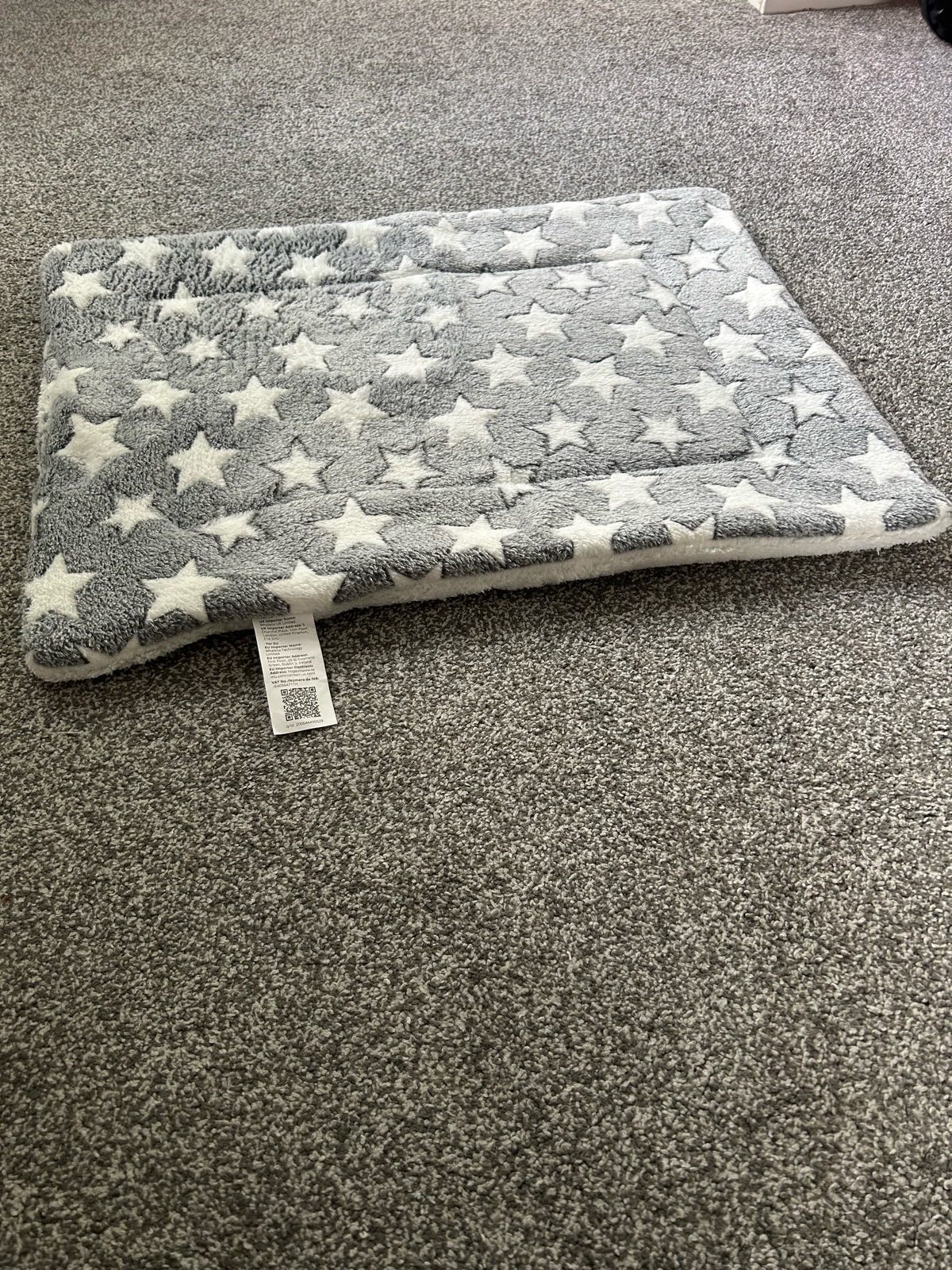 Dog and Cat Pet Bed - Large