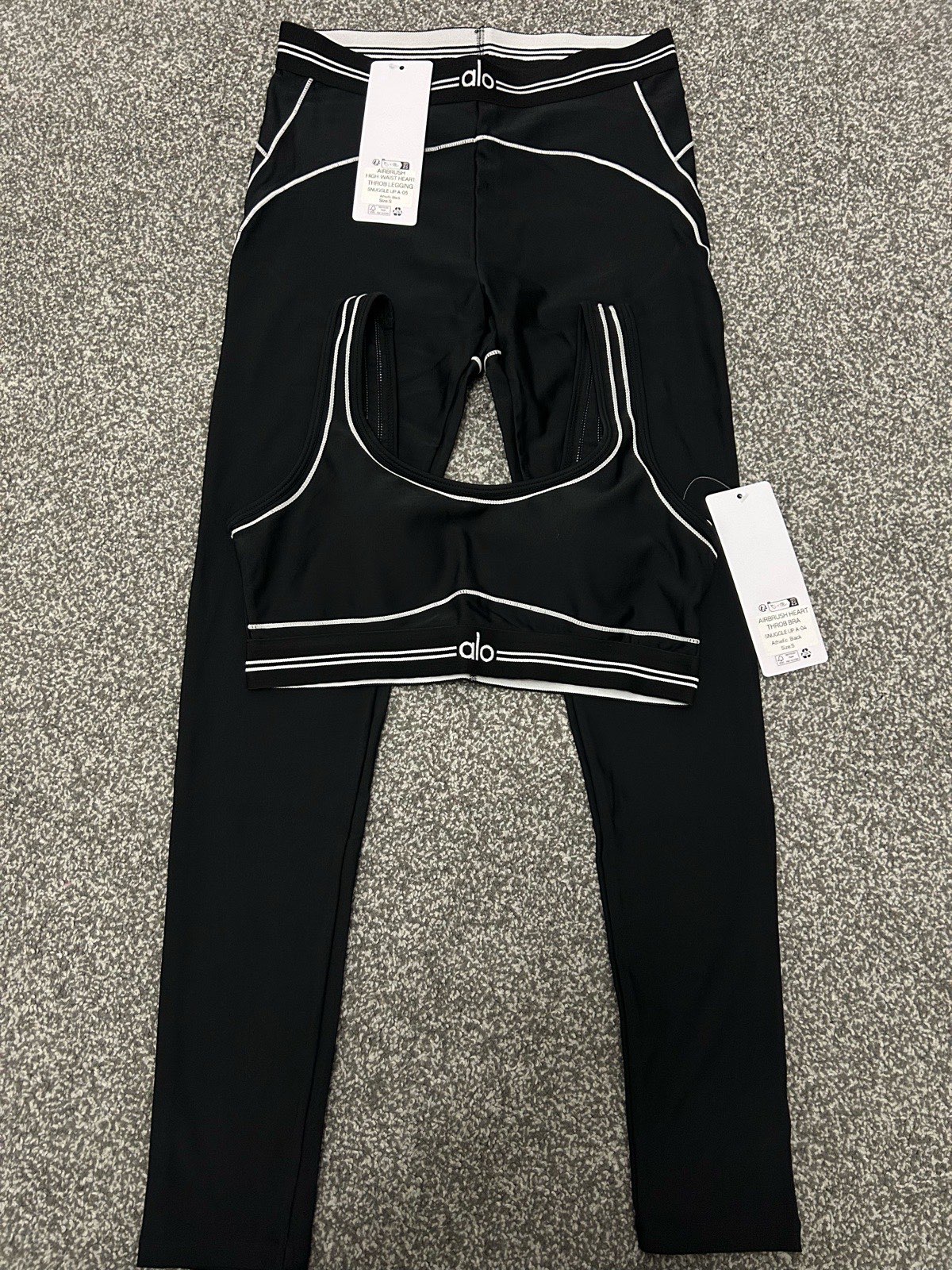 Alo Yoga Bra And Leggings in Black