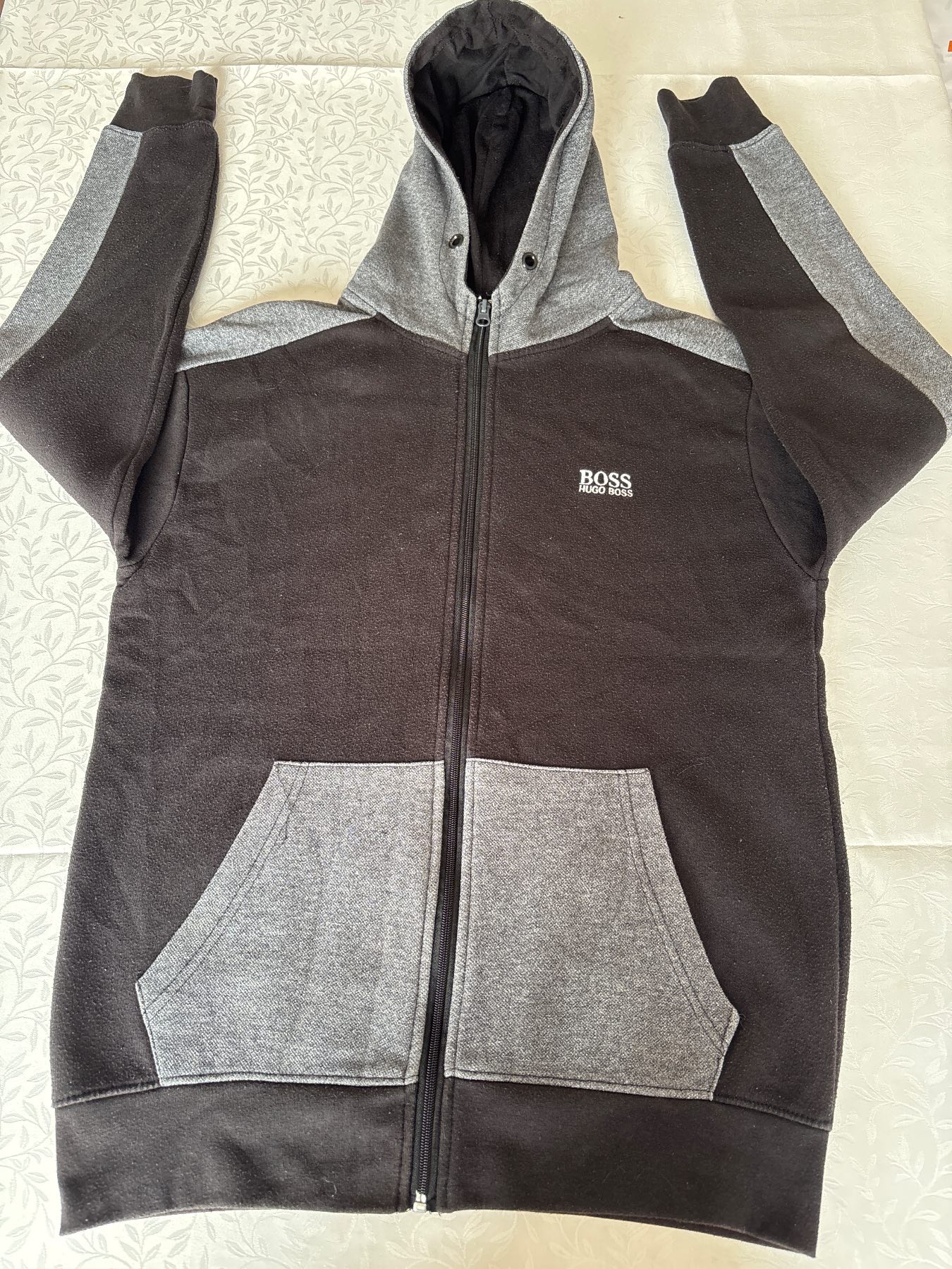 Hugo Boss Men’s zip through hoodie