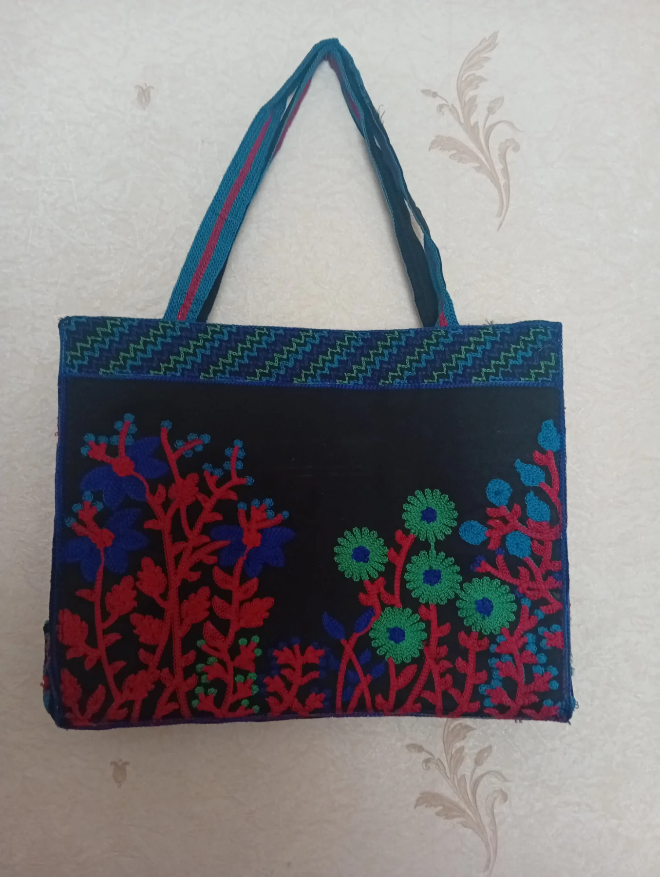 Women's hand bag