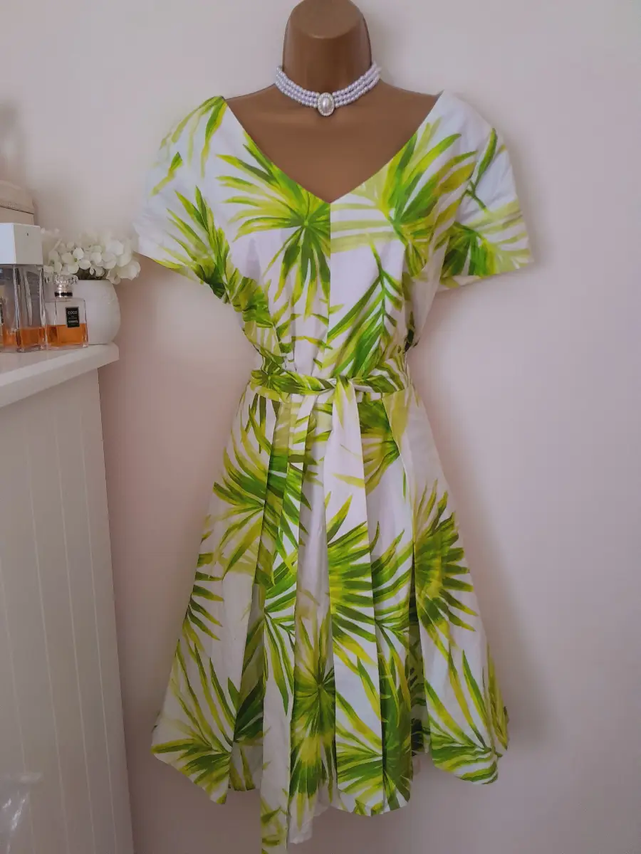 size 16-18 Luis civit summer wedding dress