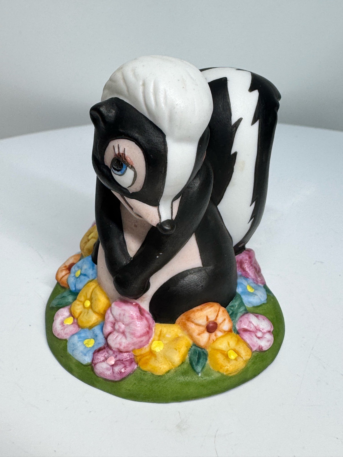 Disney Bambi Flower Skunk Figurine Floral Base 5cm Collectable