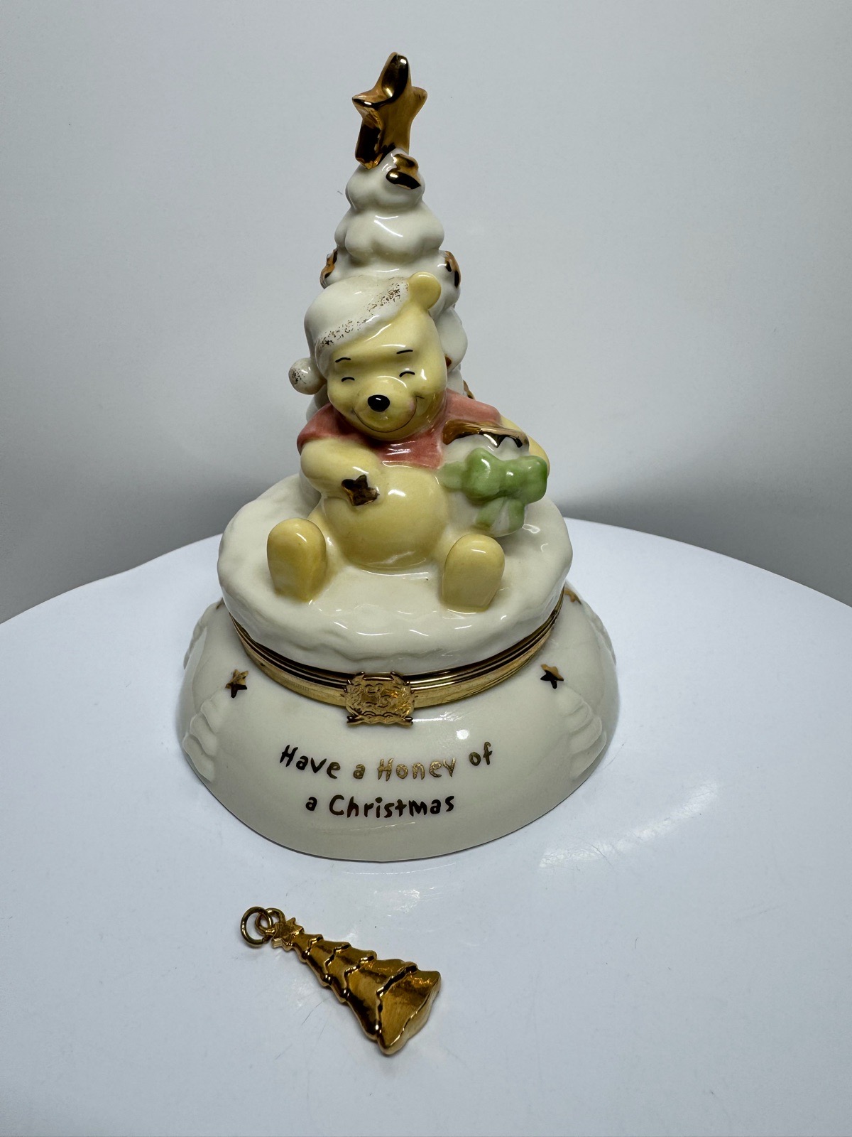 Lenox Treasures Disney Winnie the Pooh – “A Pooh Sort of Christmas” Trinket Box