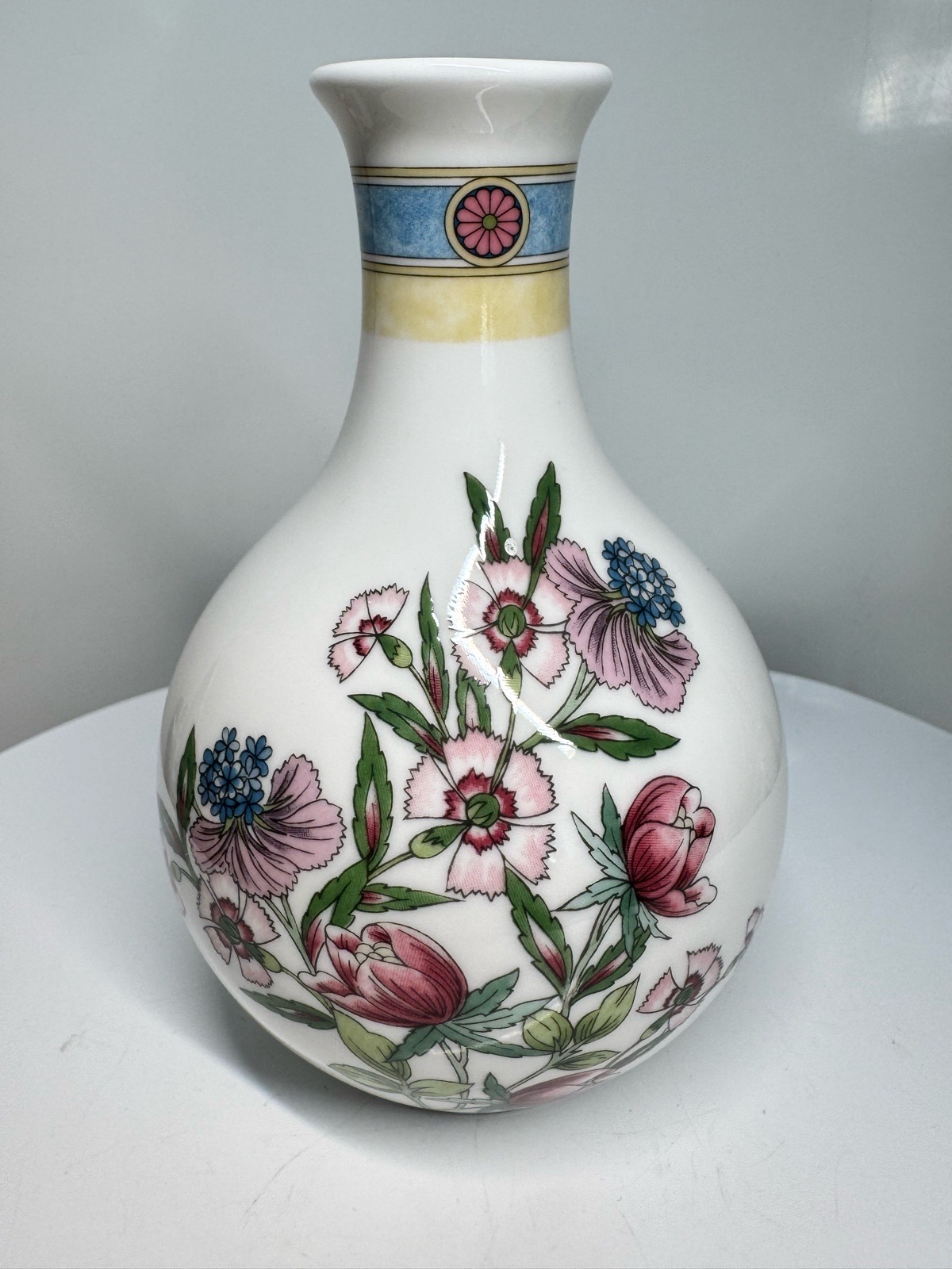 Wedgwood Sarah Bone China Floral Vase 1995 Made in England 12cm