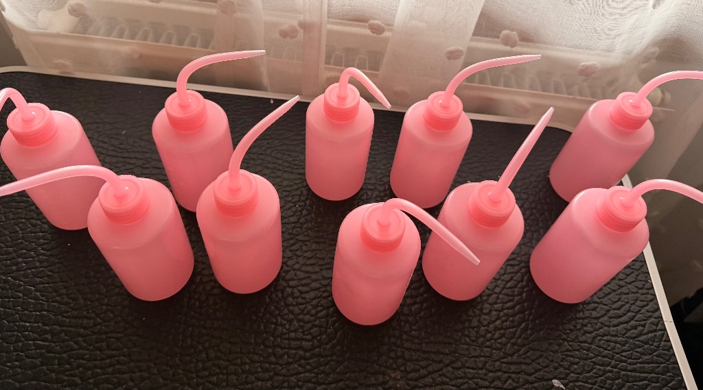 30x Pink Plastic Squeeze Wash Bottles 250ml Reusable Plant Watering Bottles