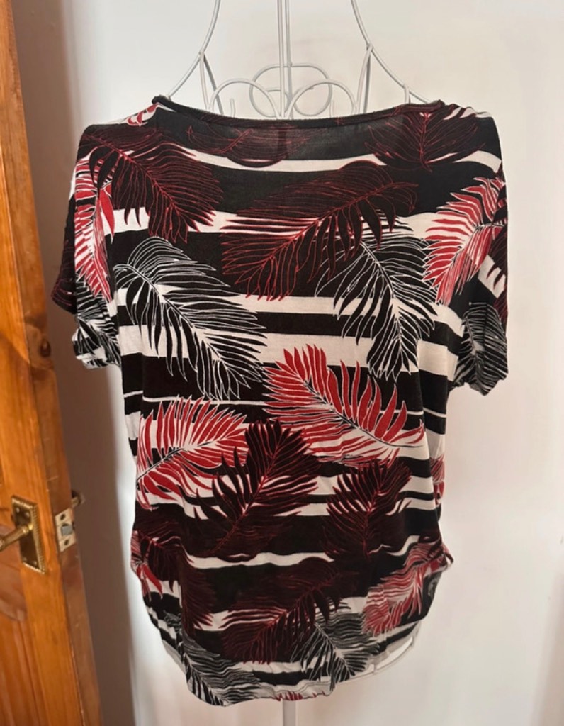 Warehouse Top Size 10 Black White and Red