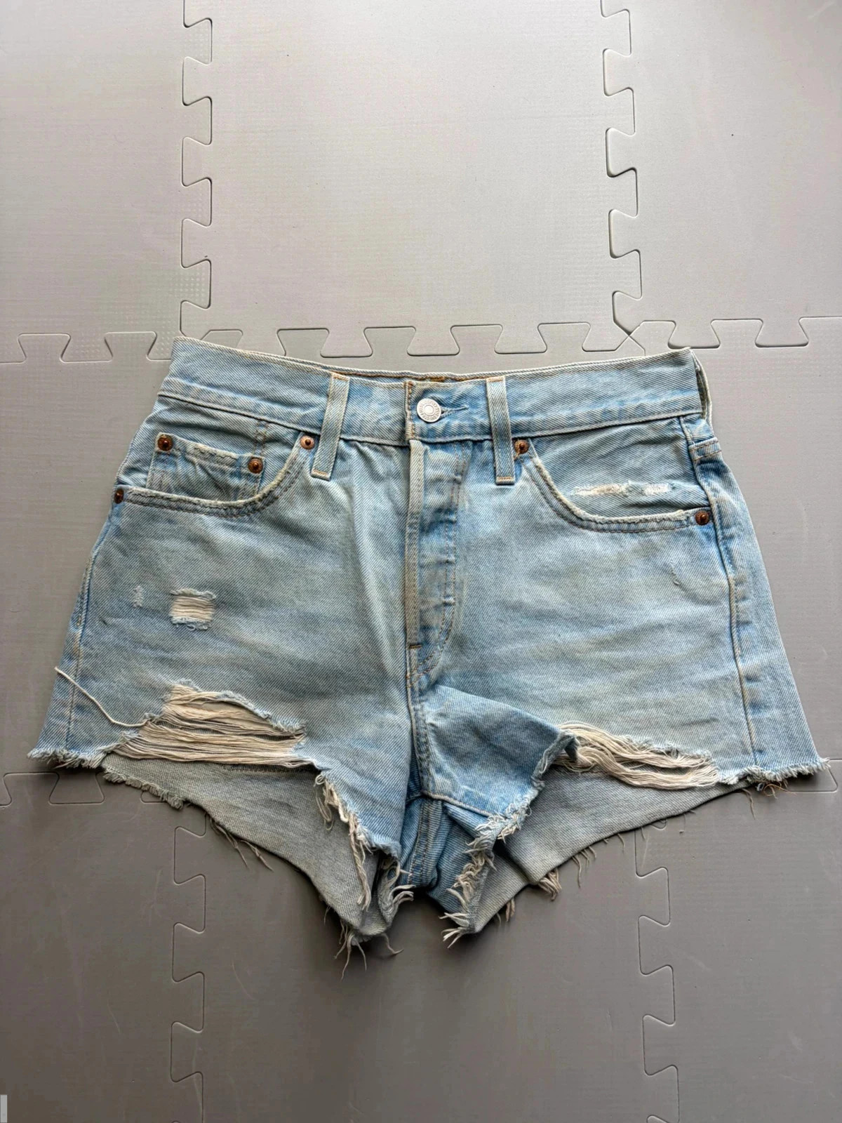 Levi’s light blue denim 501 shorts women’s W25 uk6