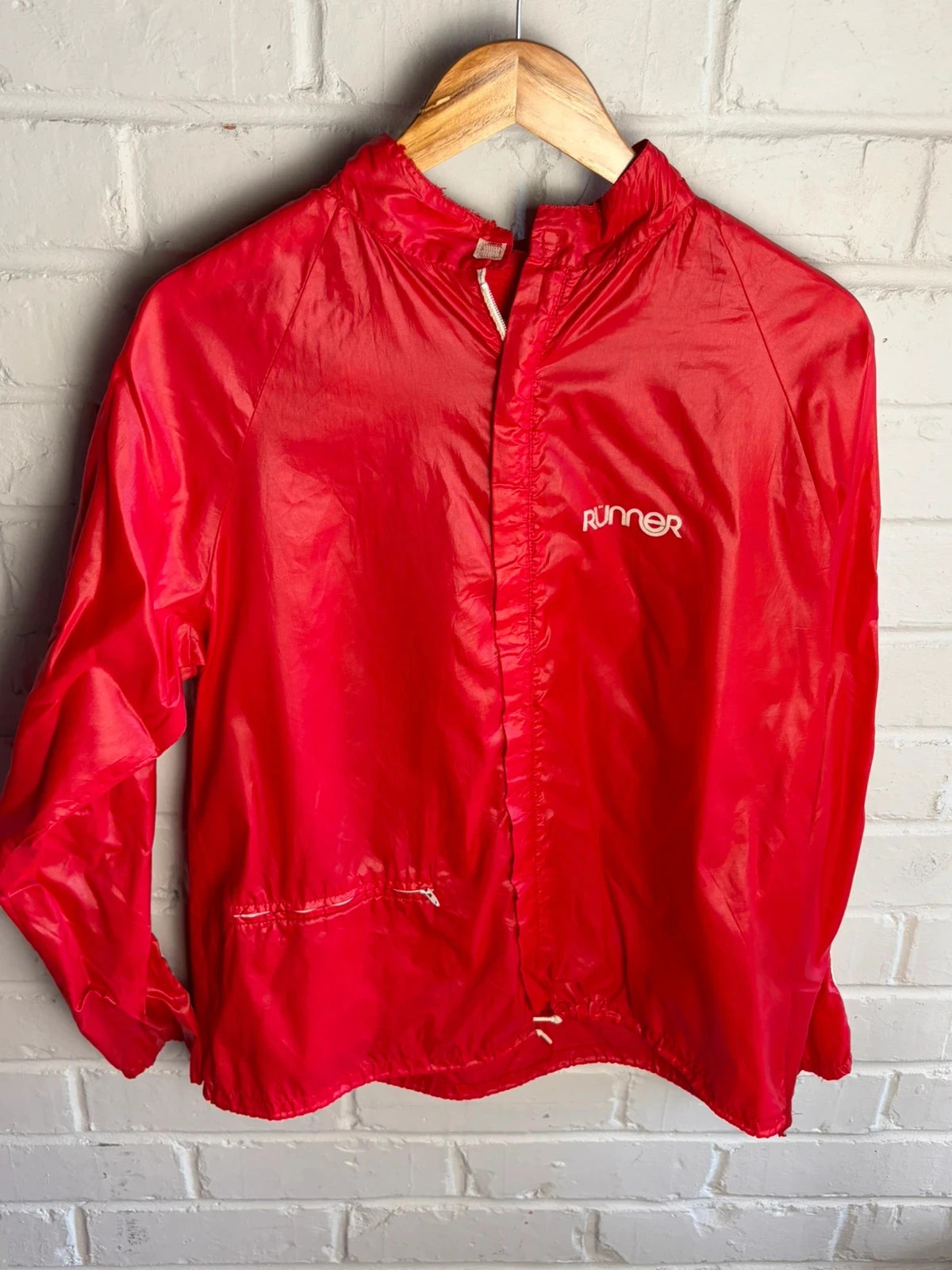 Men’s small light weight packable runners windbreaker
