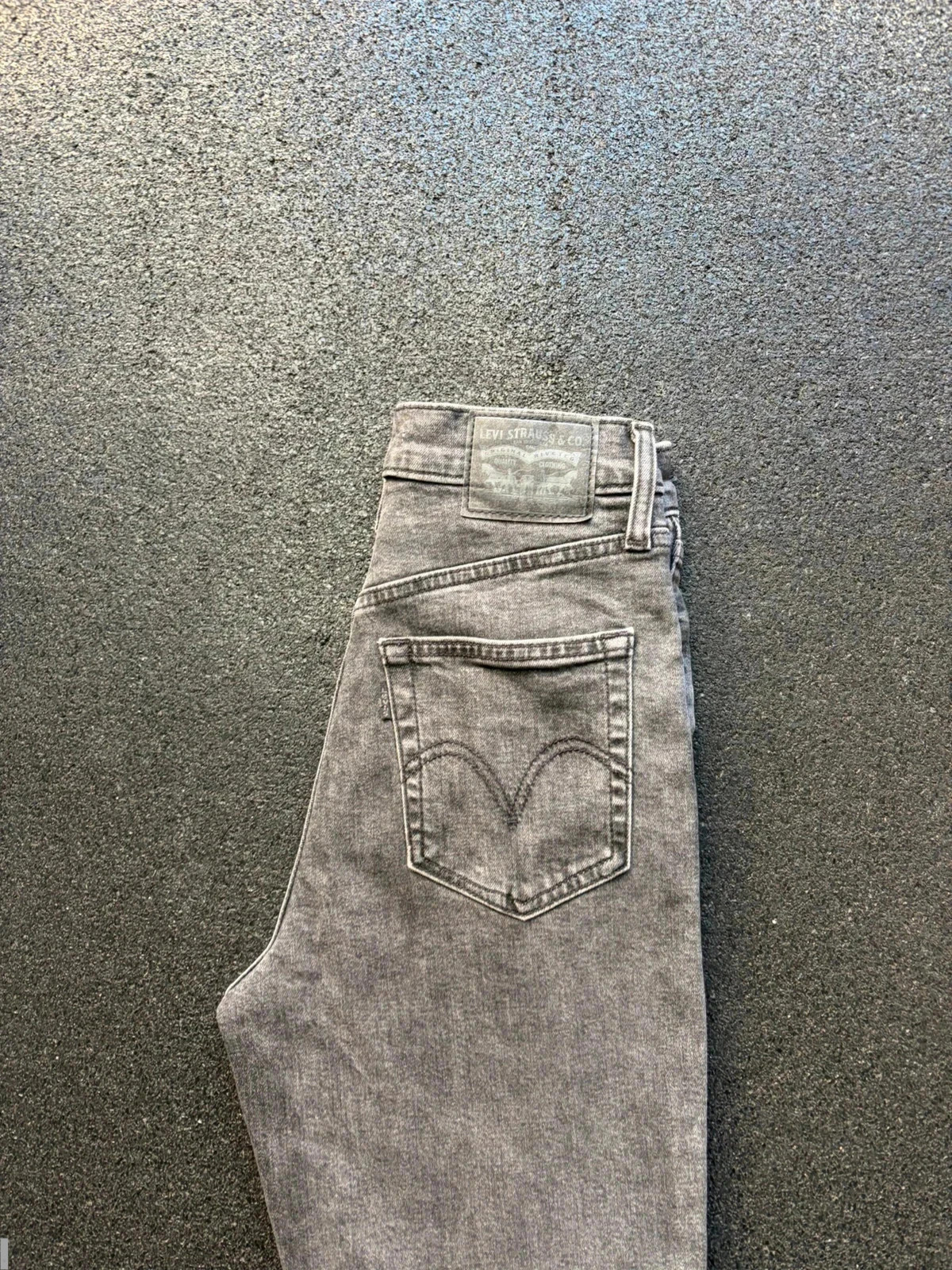 Levi’s grey mom style stretch jeans high waisted tapered jeans women’s uk6 W25 L26 altered