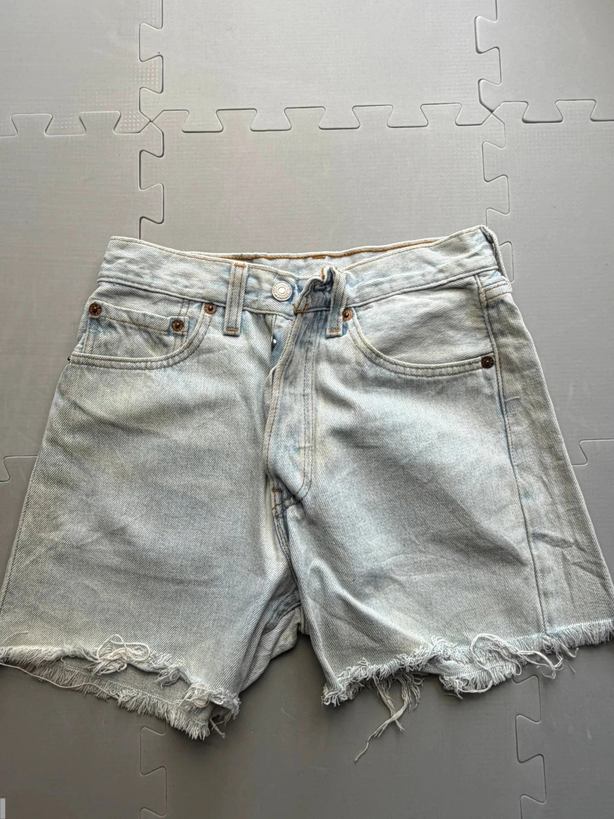 Levi’s 501 denim light blue shorts women’s W26 uk 8