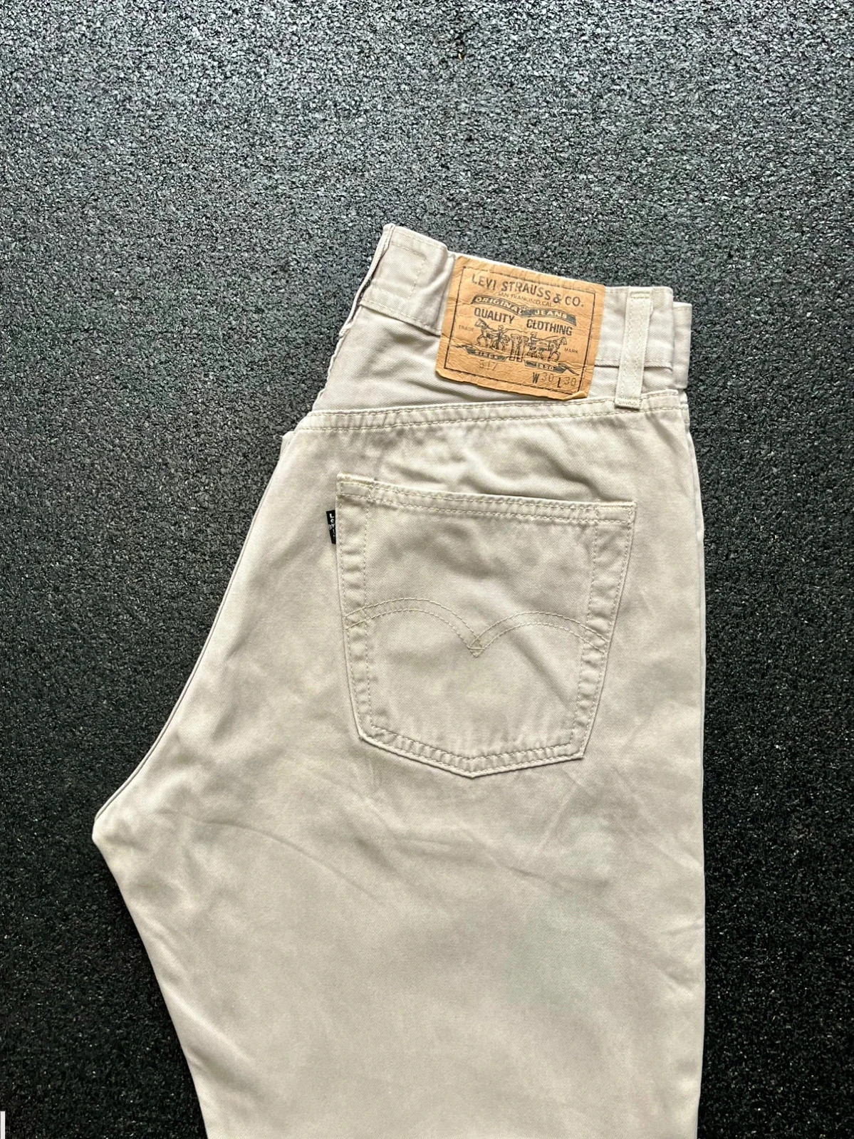 Levi’s 517 beige straight fit high rise mom style chino jeans women’s size 8 L24 altered waist & leg