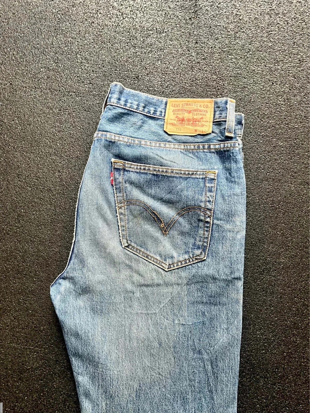 Levi’s vintage 752 straight leg workwear fit blue jeans men’s W36 L36