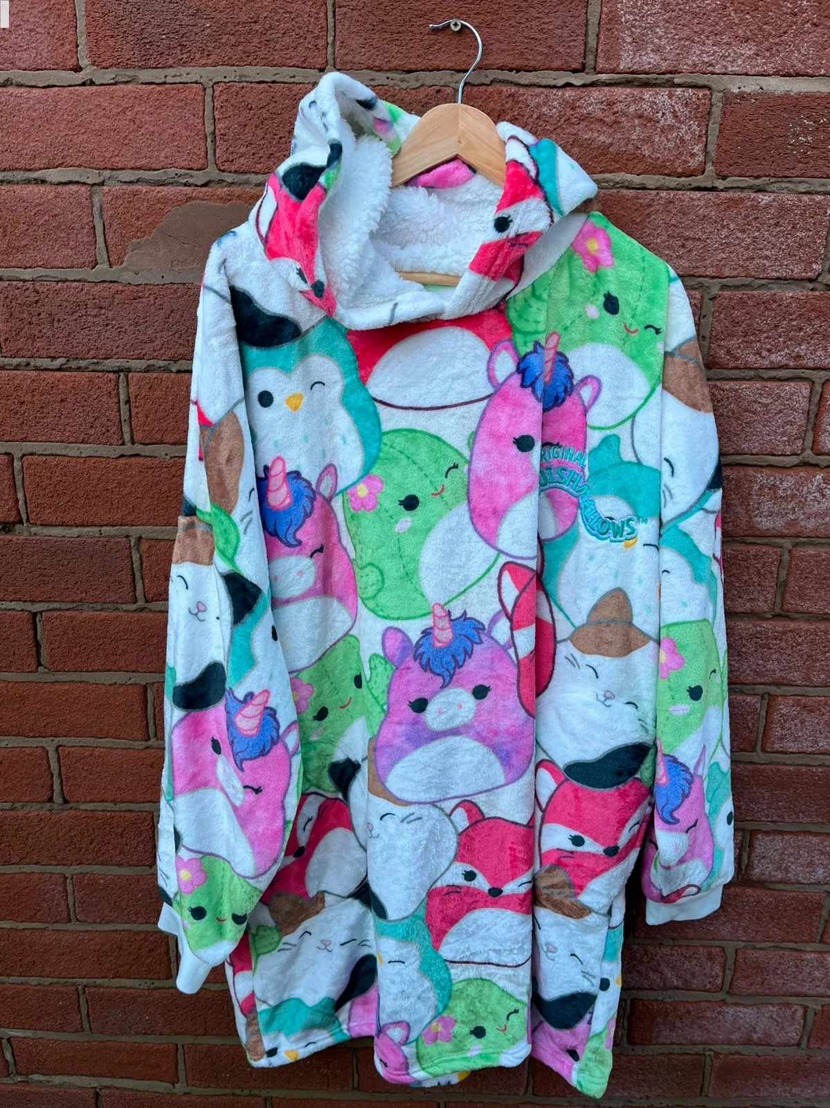 New with tag Squishmallows over sized wearable blanket women’s medium - large