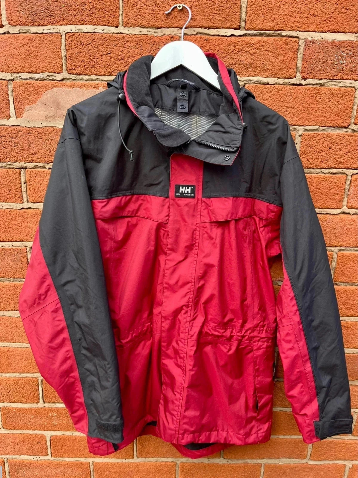 Helly Hansen two tone rain and water proof jacket windbreaker men’s small winter wear black red