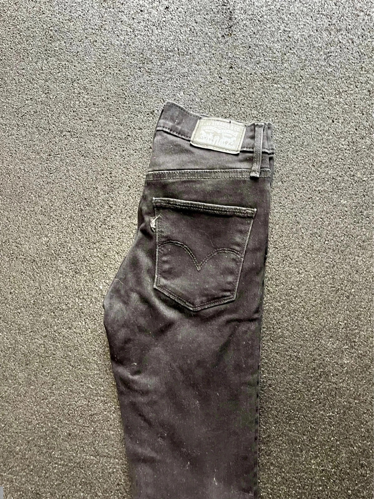 Levi’s premium slimming super skinny black stretch women’s size 6 L32