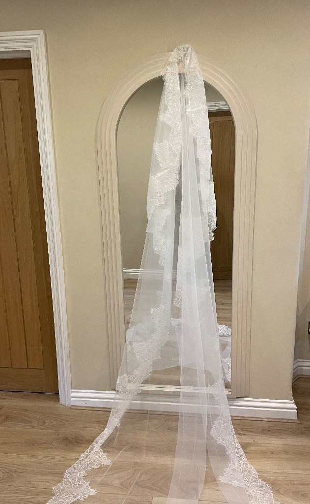 Chantilly French Lace Mantilla Wedding Veil