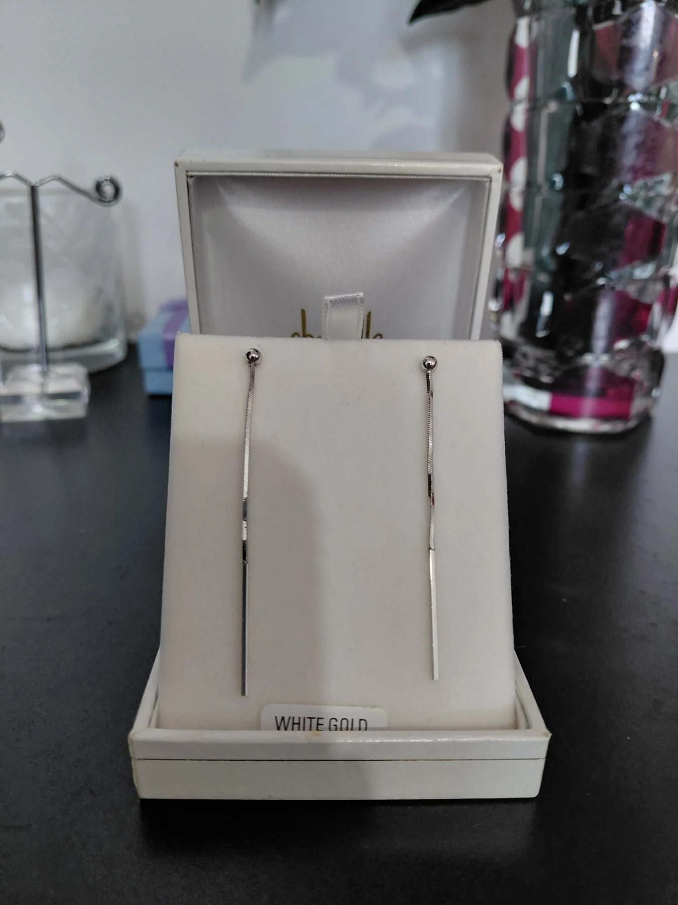 Dainty 9ct white gold drop earings, chapelle