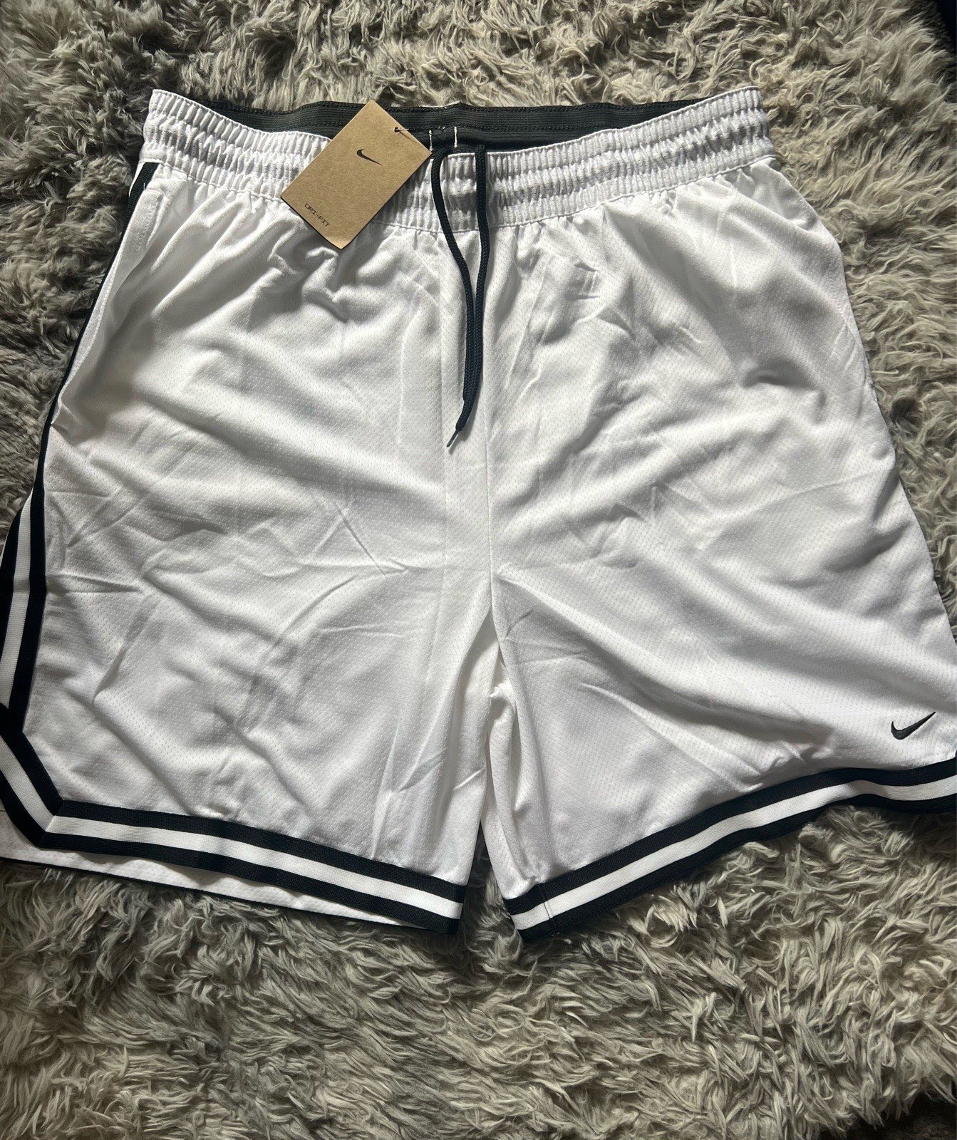 Mens Nike basketball dri fit shorts black/white XL