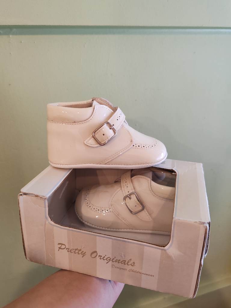 Prerty Originals Cream Patent Baby Unisex Pram Booties Shoes Size EU 19 UK 3 First Shoes Walking Sof