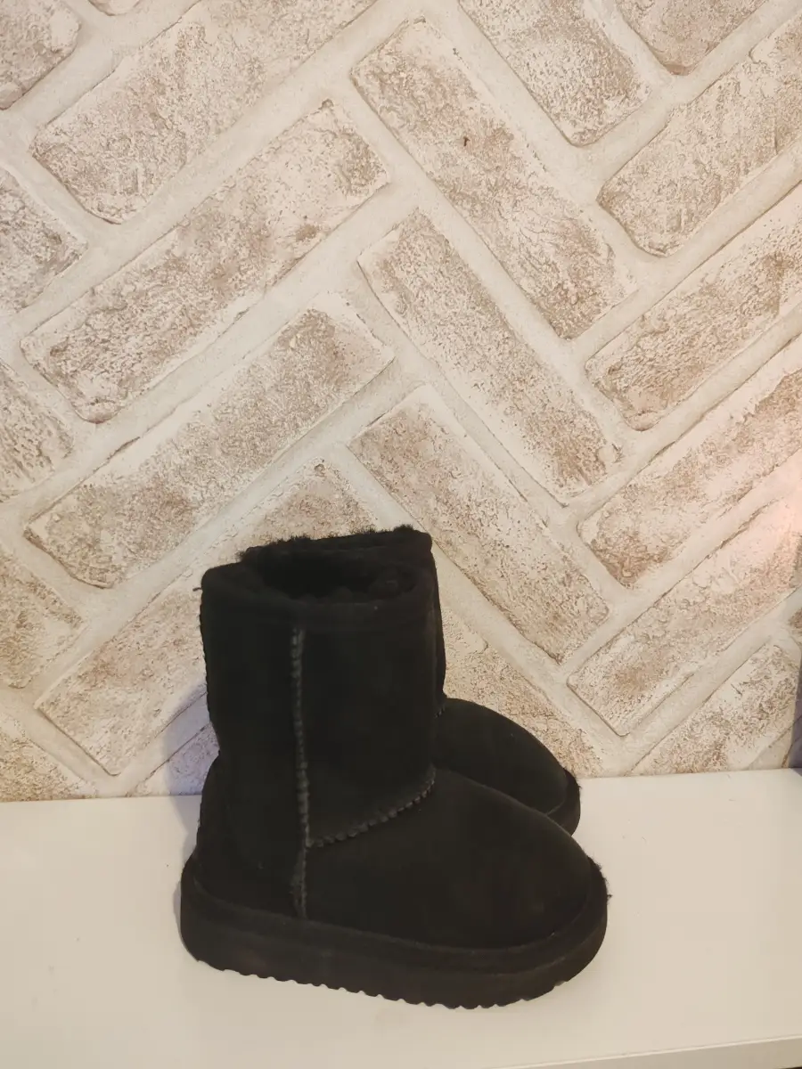 UGG Australia Girls Black Boots Infant Toddler Size UK5. Autumn Winter Outdoors Cosy Snow Boots Fur