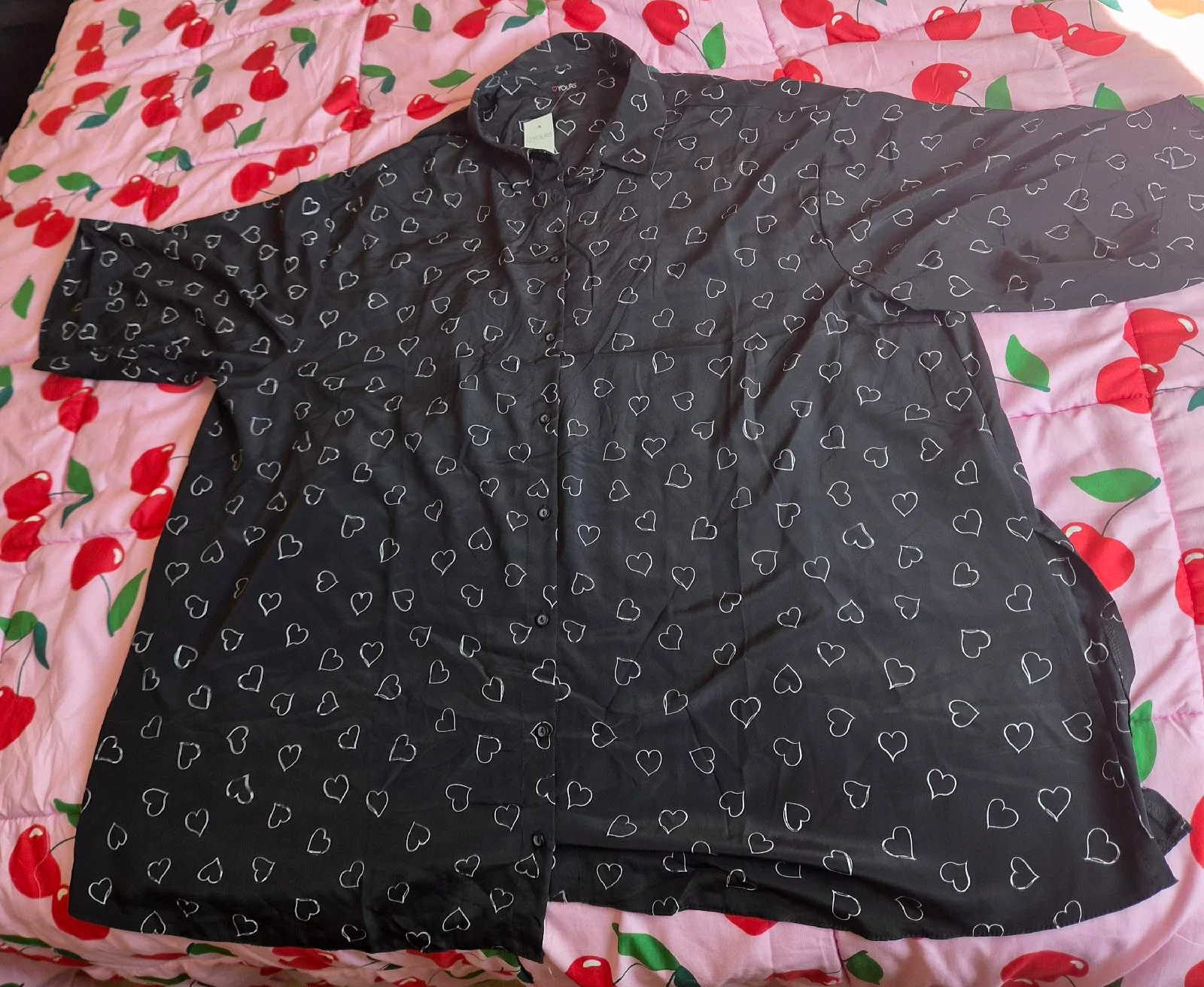 Yours Clothing Black Heart Shirt (UK 26-28)