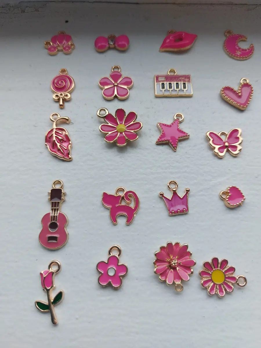 20 pink and gold coloured charms