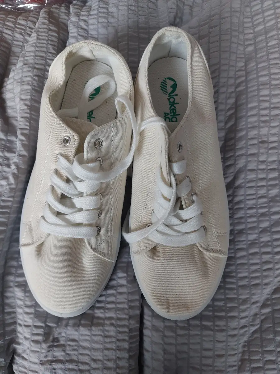 Lakeland Active cream canvas sneakers. Size 6