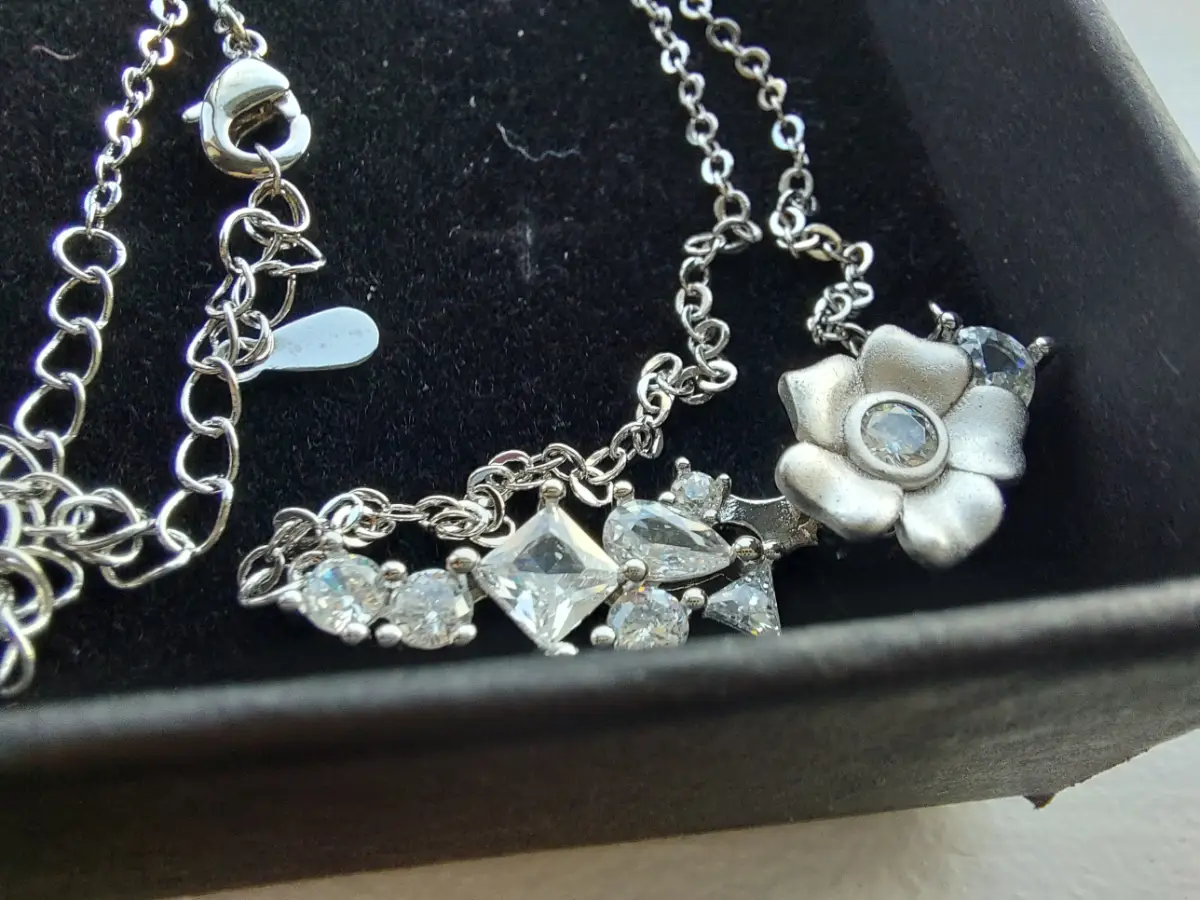 Silver colour floral spinner necklace BNIB