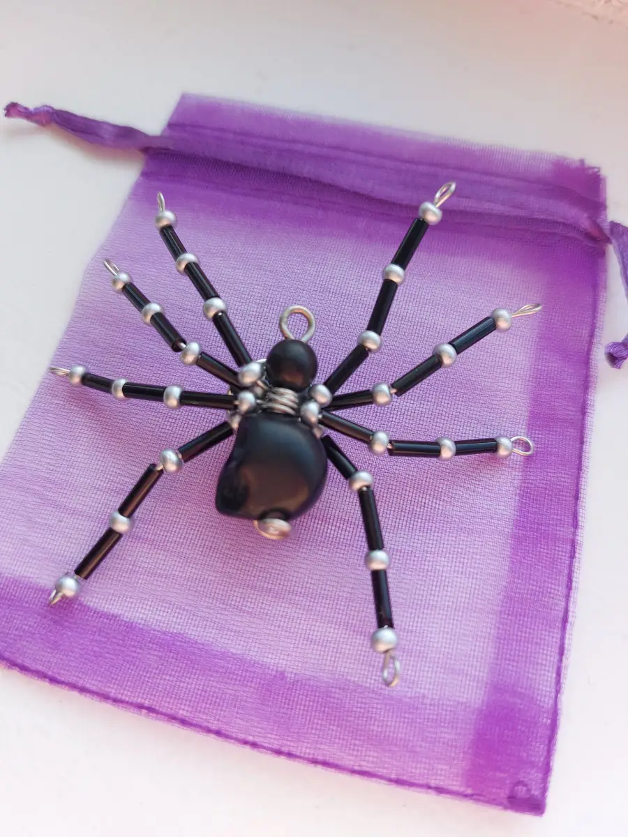 Beaded black spider pin brooch - great for Halloween!