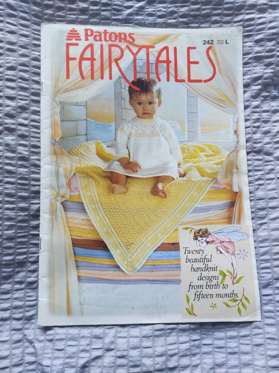 Vintage knitting pattern booklet - baby clothes