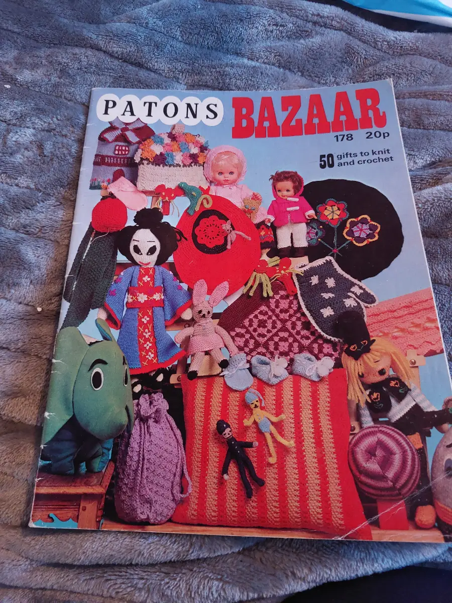 Vintage knitting pattern booklet: Patons Bazaar