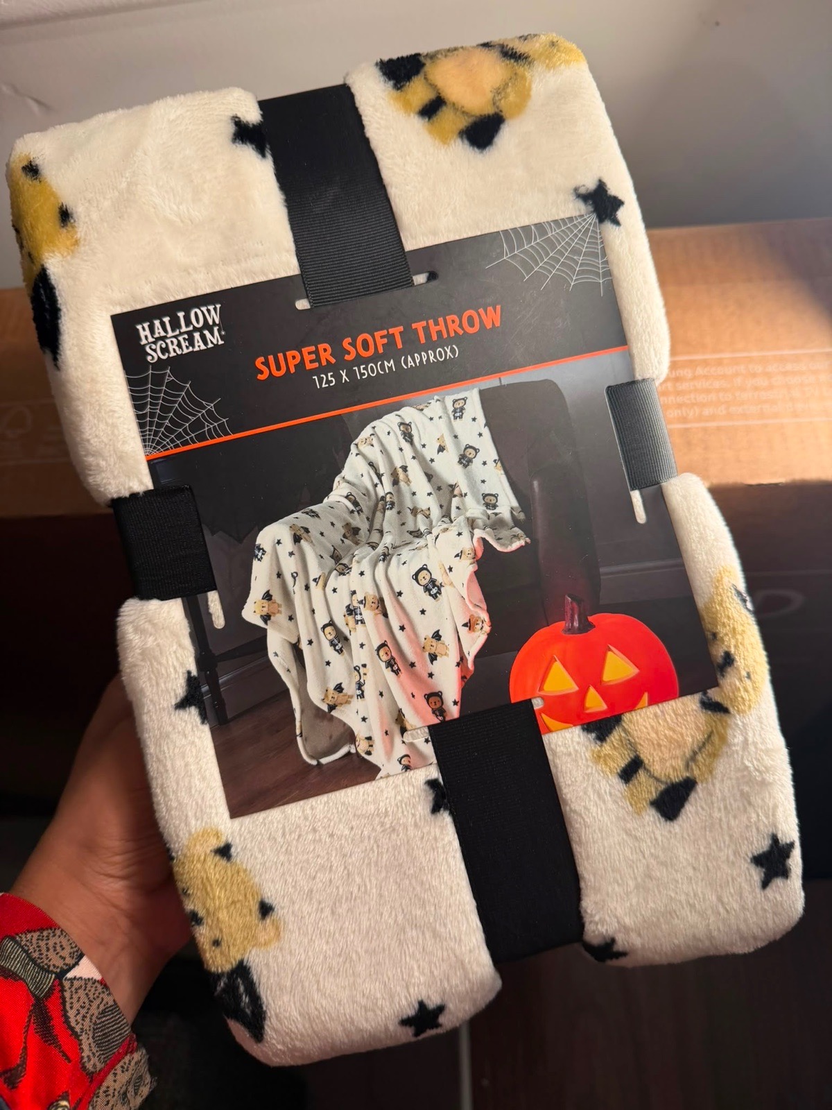 Home Bargains Scream Bear Throw