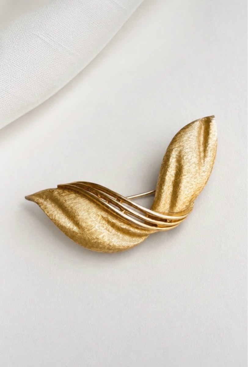 Vintage Crown Trifari Signed Leaf Brooch Gold Tone Textured Mid Century Statement Jewellery