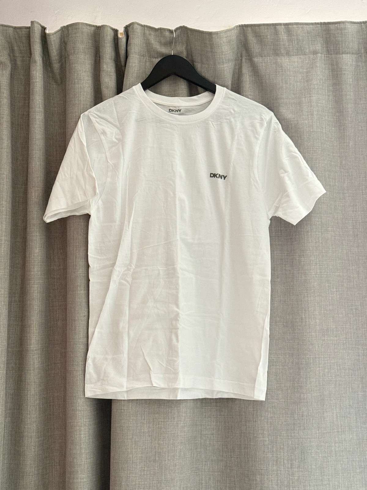 DKNY White Cotton Crew Neck T-Shirt with Small Chest Logo (Medium)