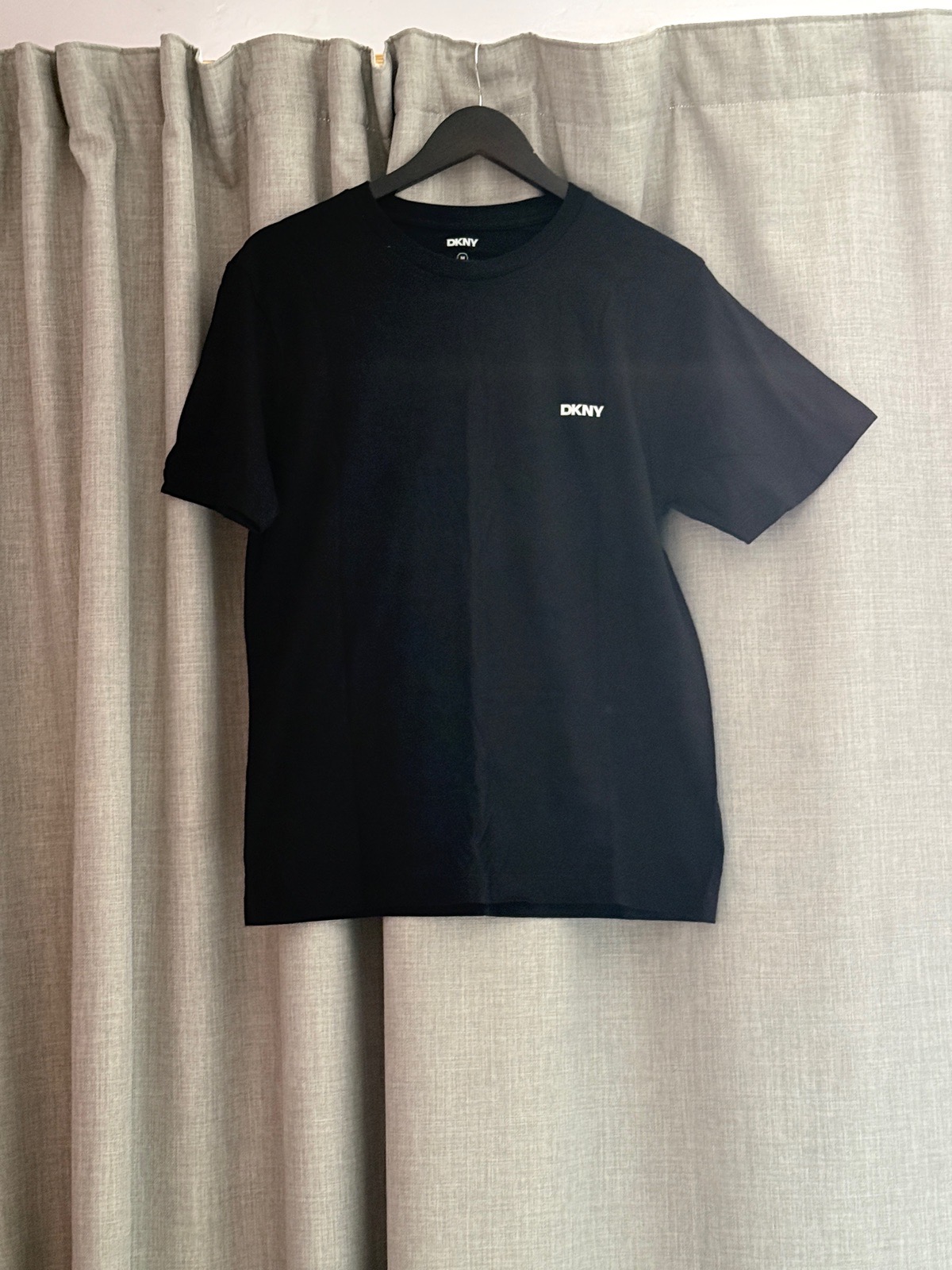 DKNY Black Cotton Crew Neck T-Shirt with Small Chest Logo (Medium)