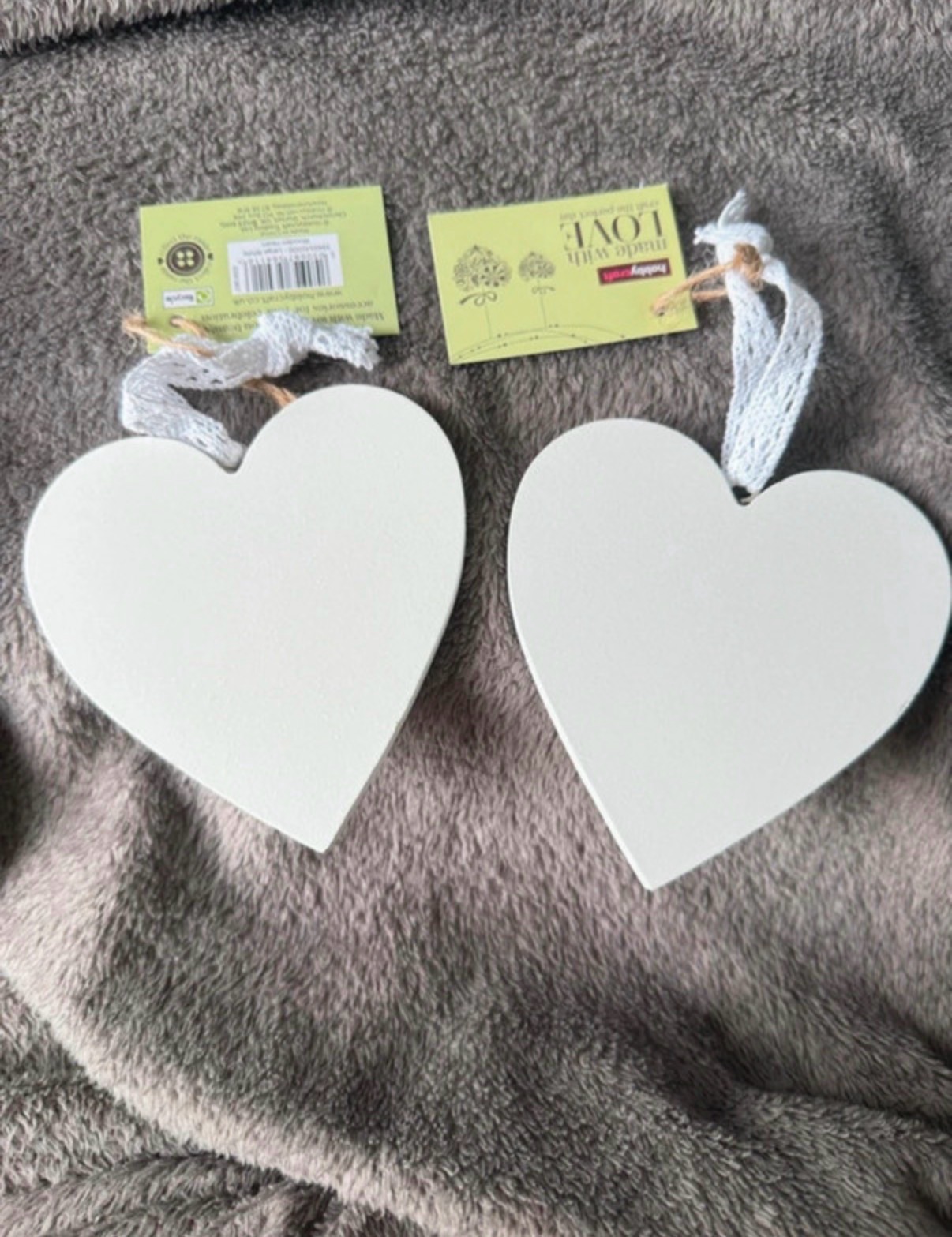 Hobbycraft Set of 2 White Wooden Hanging Hearts (BNWT)