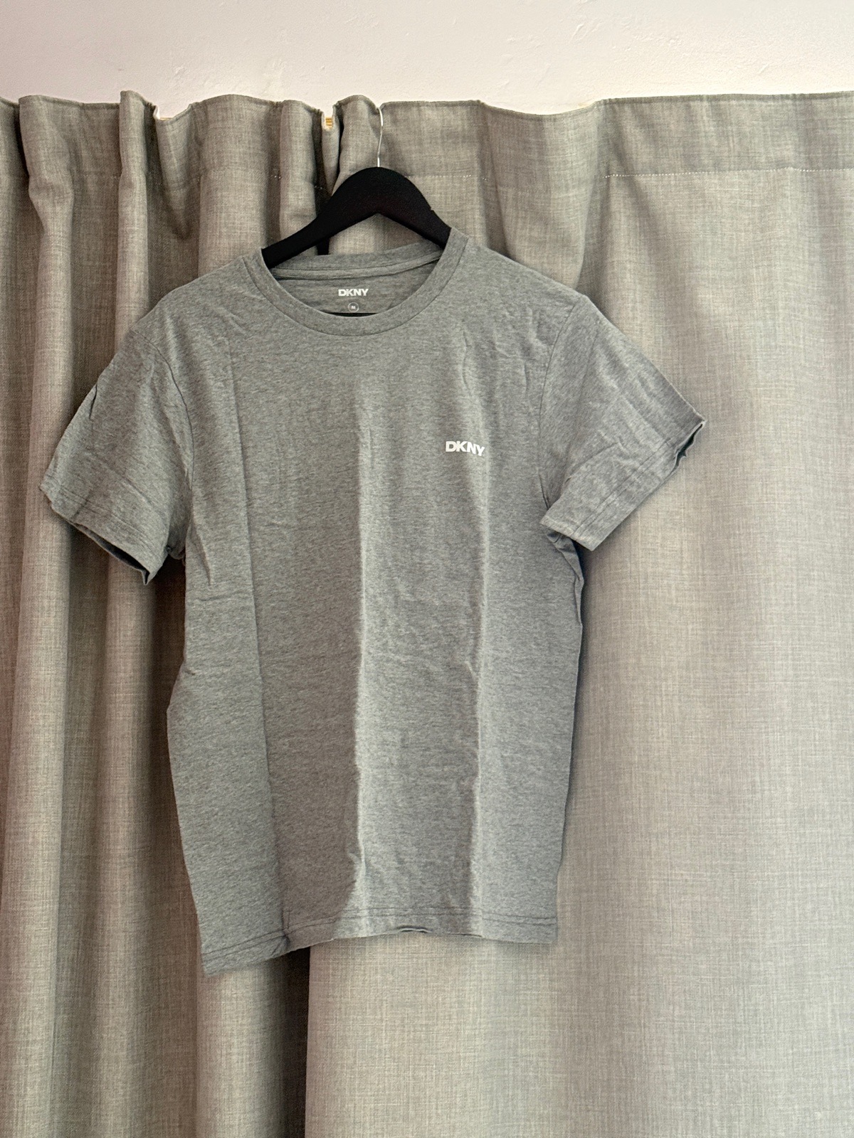DKNY Grey Cotton Crew Neck T-Shirt with Small Chest Logo (Medium)