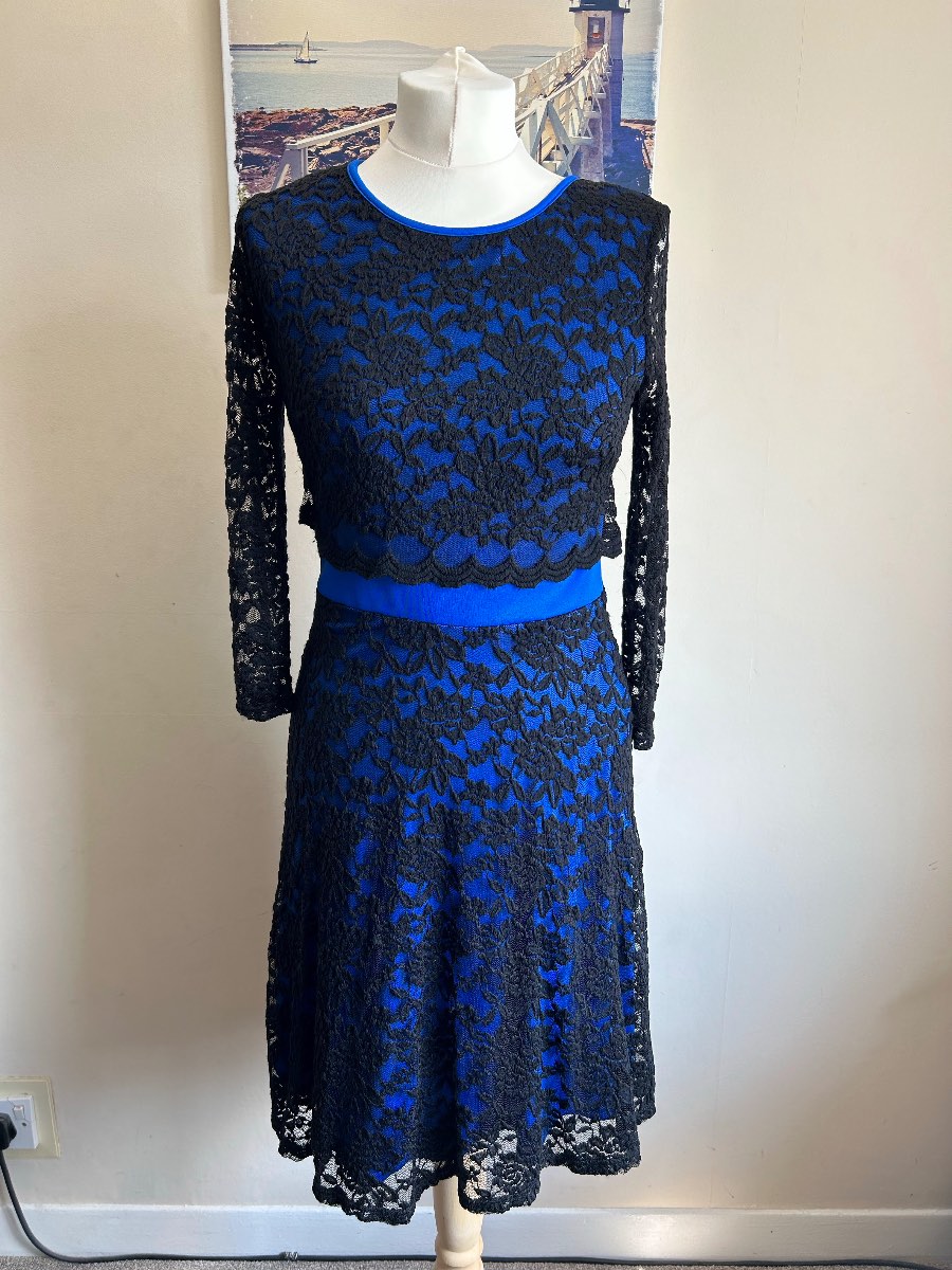 Holly Willoughby/Very elegant lace floral black and blue midi dress size 10/12