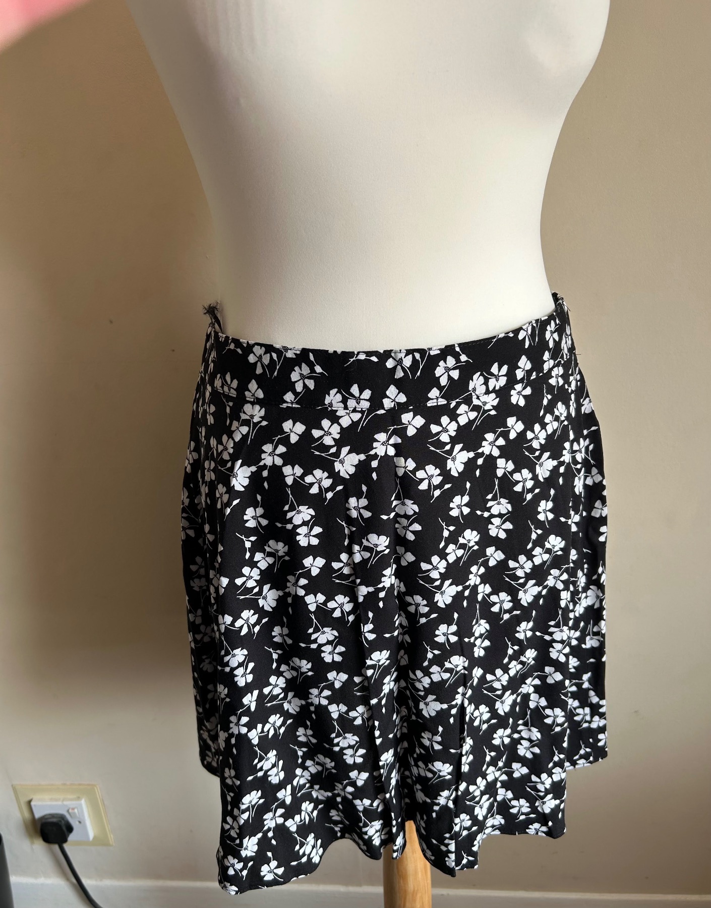 Matalan Black Floral Skater Mini Skirt – Size 12