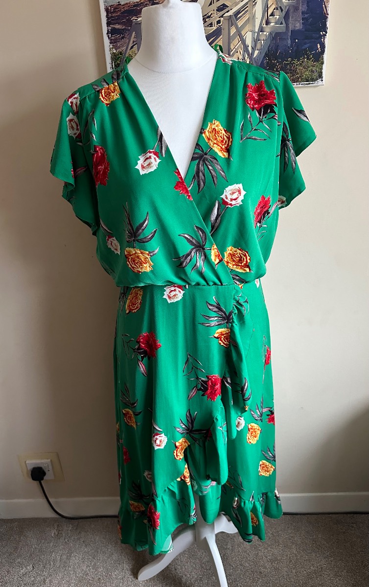 AX Paris green floral wrap style short sleeved  summer midi dress size 14