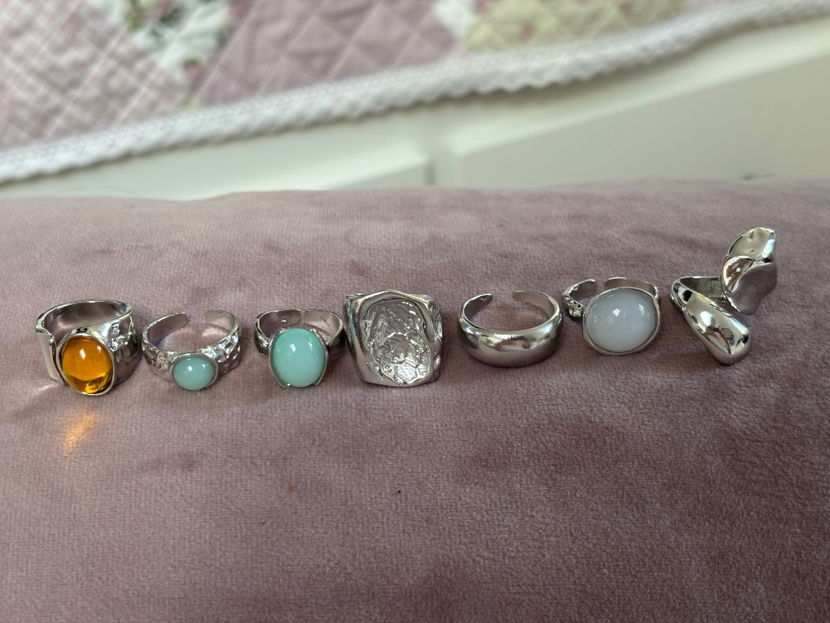 7pc rings set silver colored