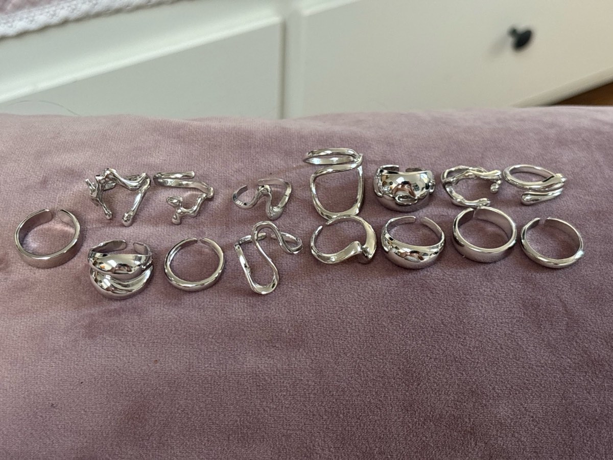 Silver coloured 15pc rings set