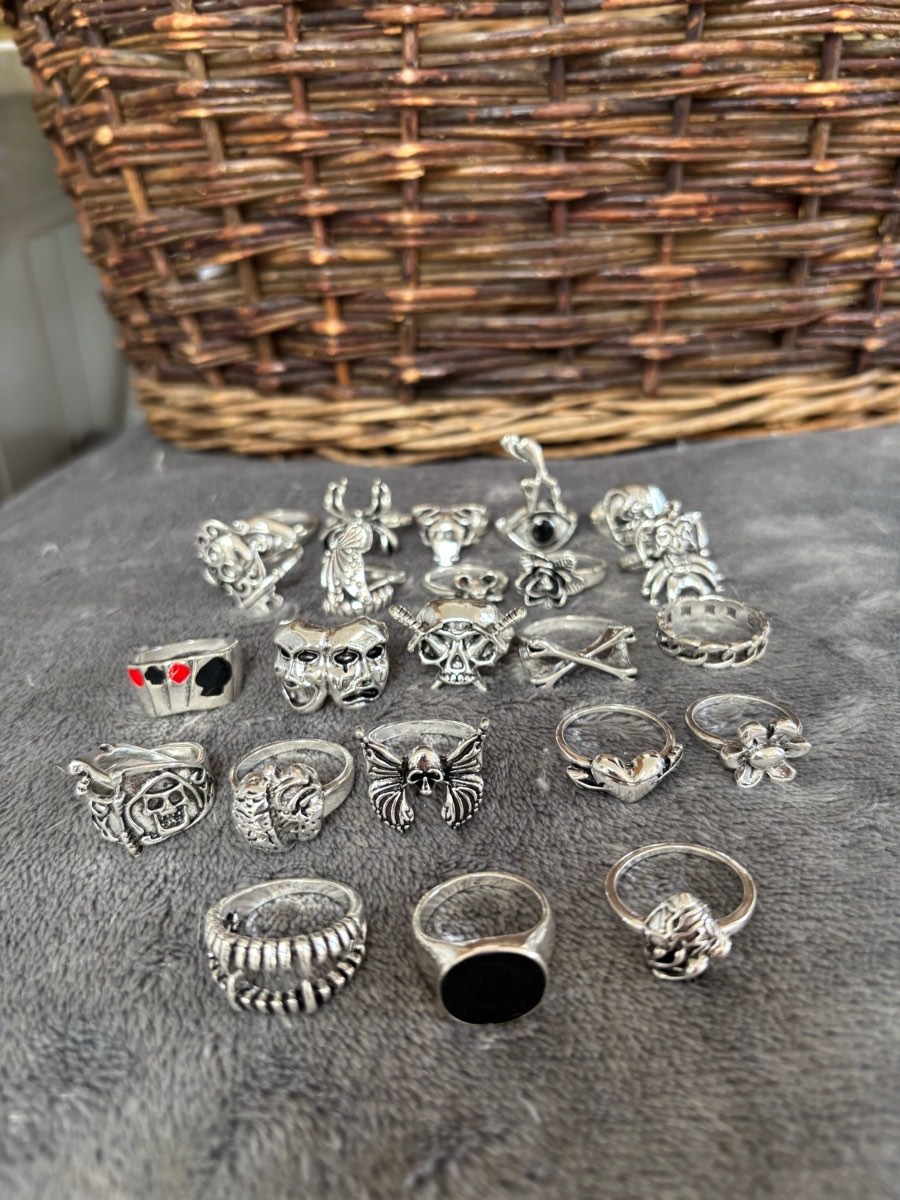 24pcs spooky rings set