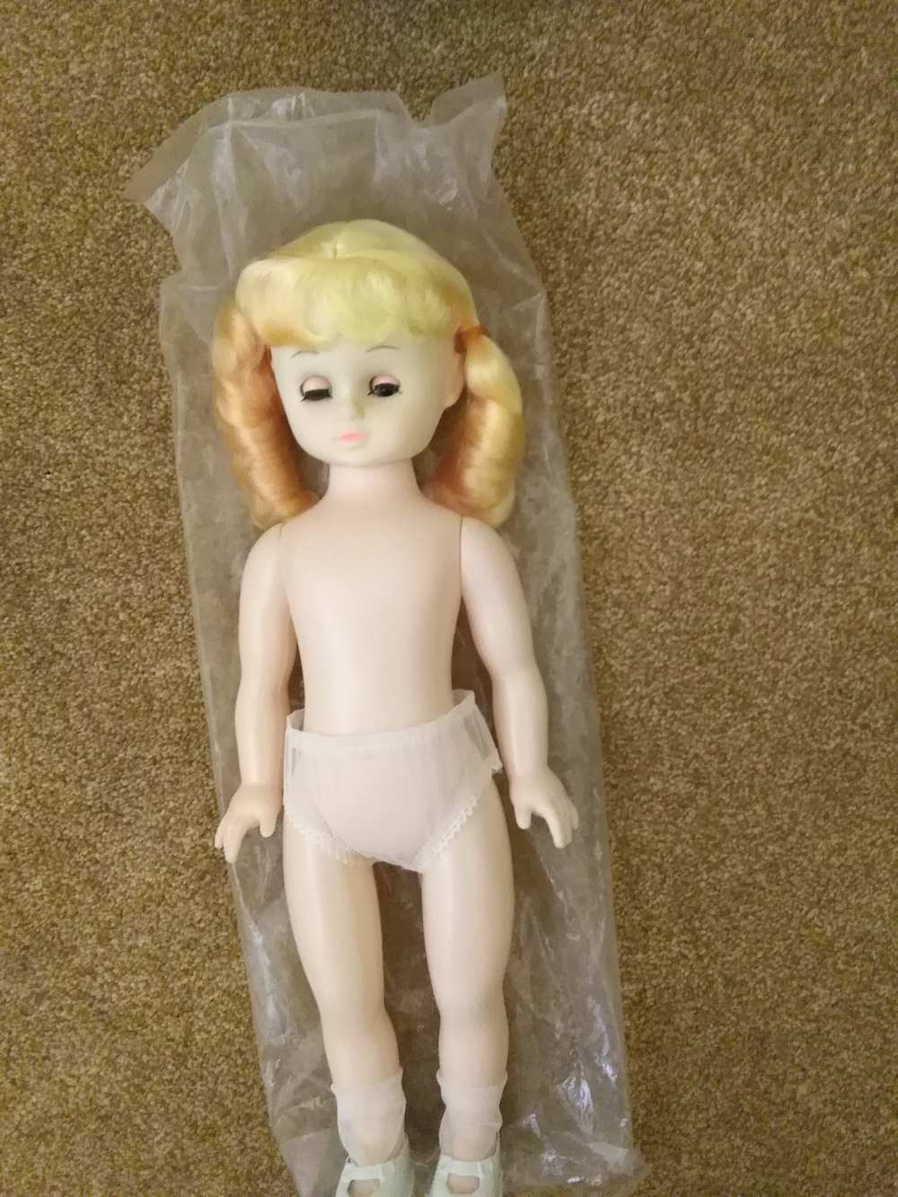 15 in 38 cm Standing type Doll Blonde Hair Blue Eyes For dressing in an outfit.