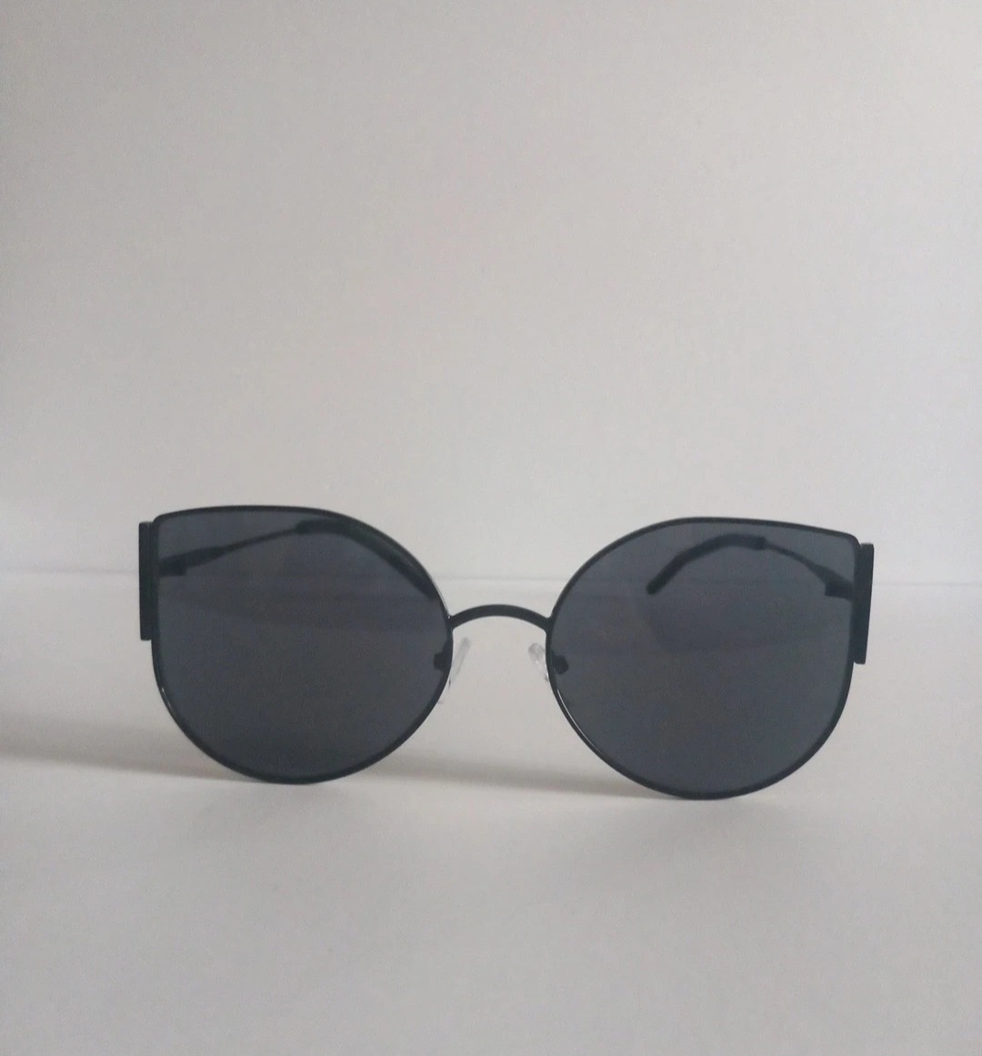 Catered style sunglasses